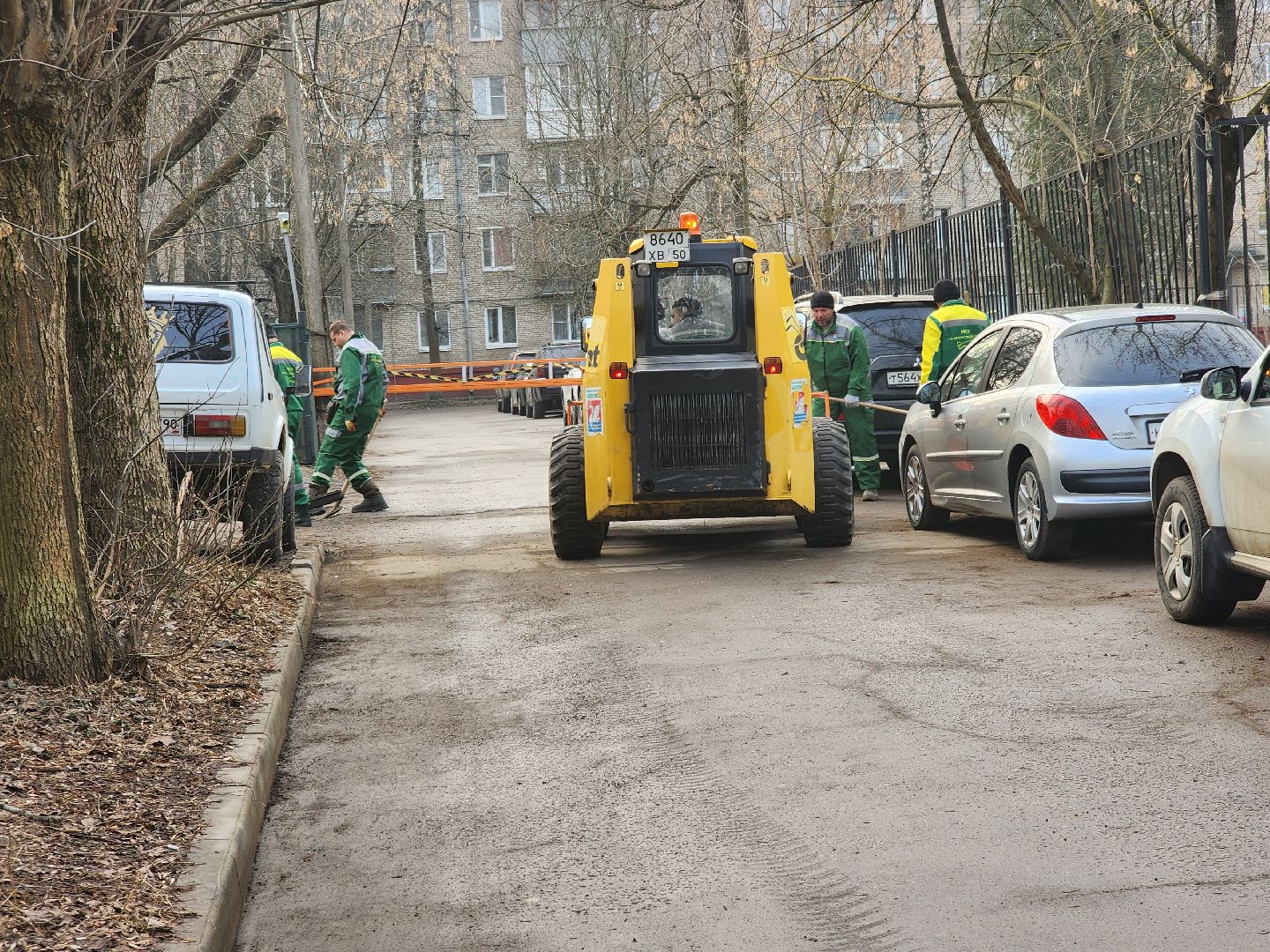 долгопрудный, мбу благоустройство, смет мусора, погрузчик,