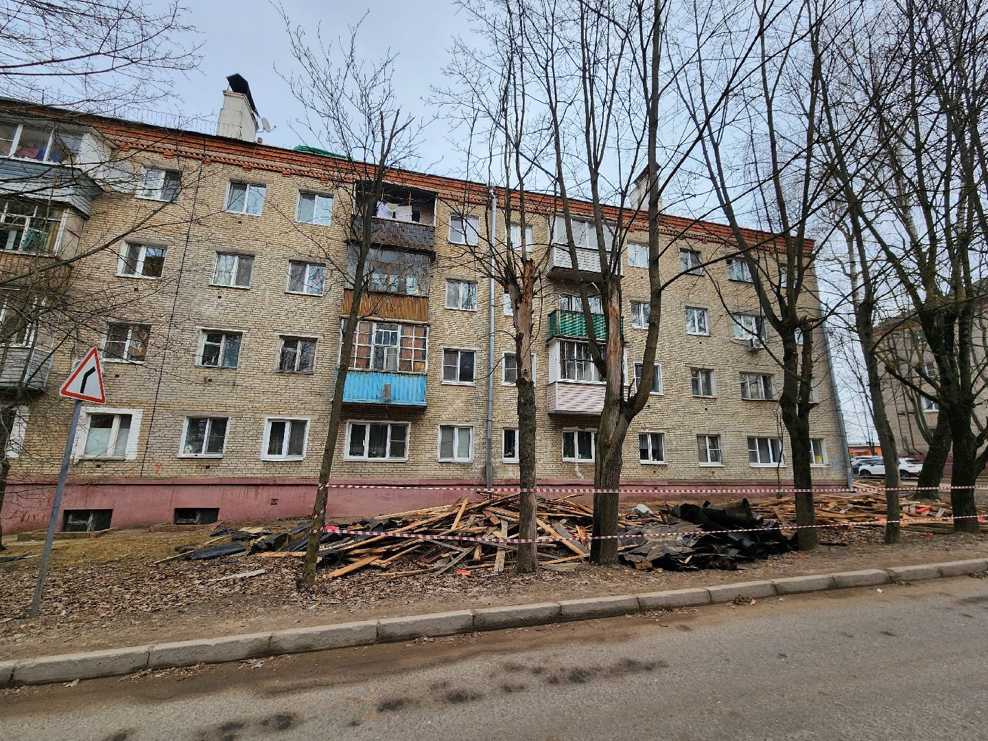 Чехов, улица Ильича 38, жилой дом, капитальный ремонт кровли, капремонт крыши, демонтажные работы, новый каркас, покрытие кровли, обновление,гидроизоляция, теплоизоляция, Фонд капремонта Московской области,