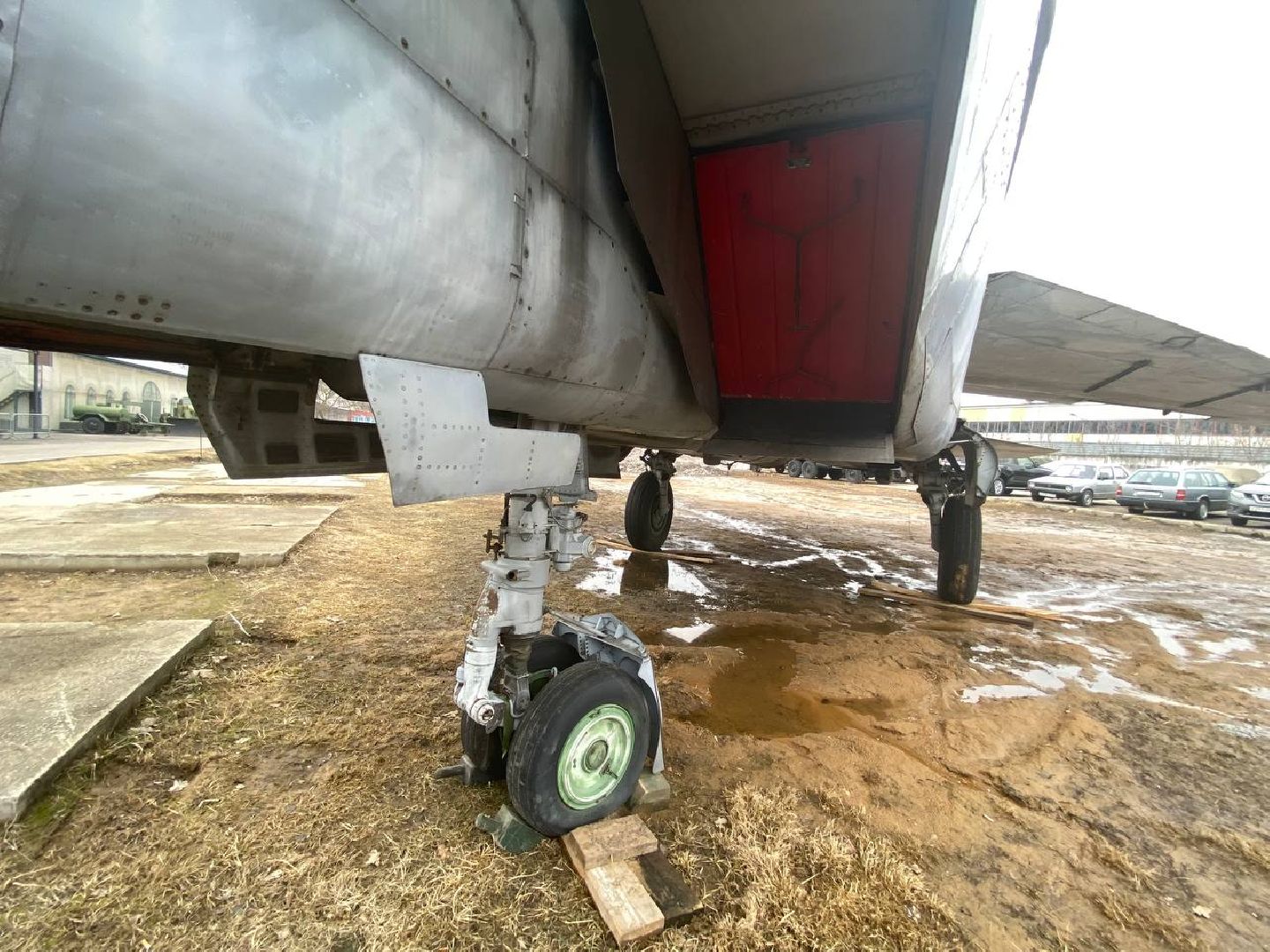 музей техники Вадима Задорожного, самолет, МИГ-25 БМ, военный самолет, новый экспонат в музее техники Задорожного,