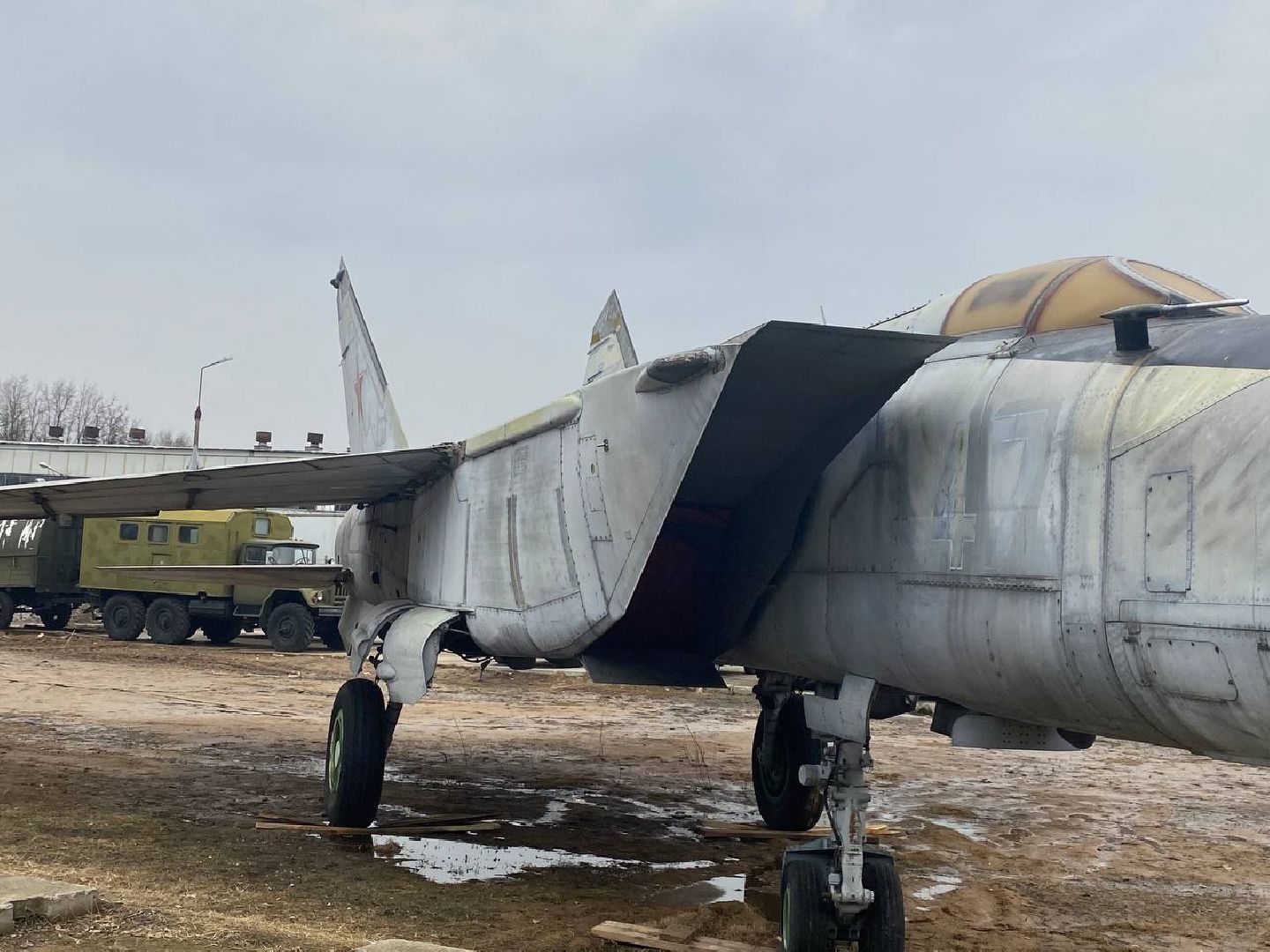 музей техники Вадима Задорожного, самолет, МИГ-25 БМ, военный самолет, новый экспонат в музее техники Задорожного,