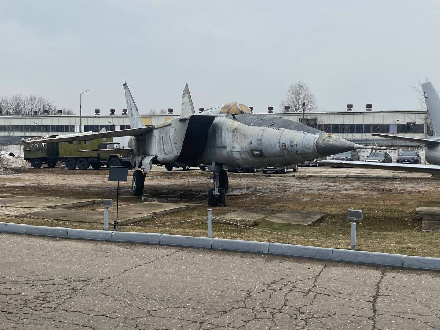 музей техники Вадима Задорожного, самолет, МИГ-25 БМ, военный самолет, новый экспонат в музее техники Задорожного,