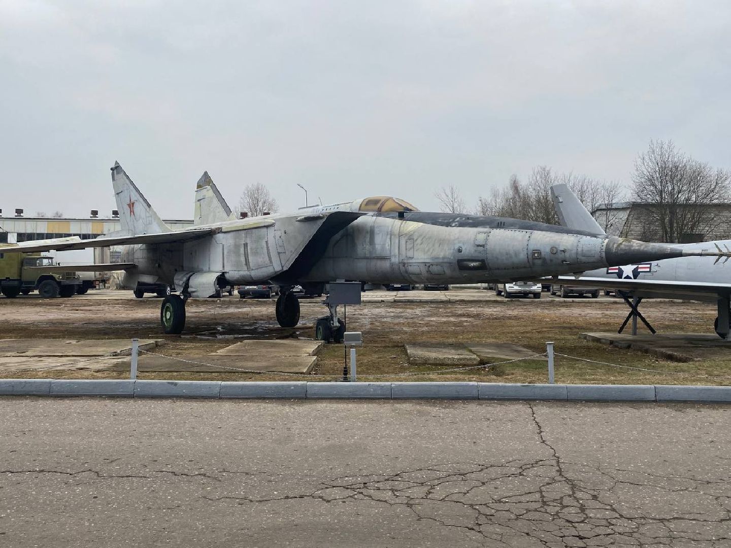 музей техники Вадима Задорожного, самолет, МИГ-25 БМ, военный самолет, новый экспонат в музее техники Задорожного,