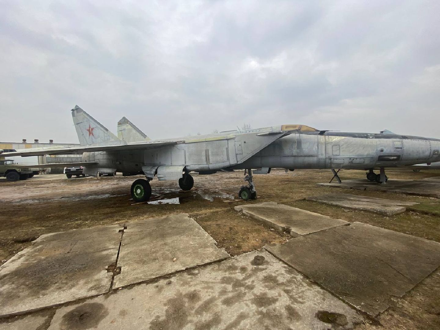 музей техники Вадима Задорожного, самолет, МИГ-25 БМ, военный самолет, новый экспонат в музее техники Задорожного,