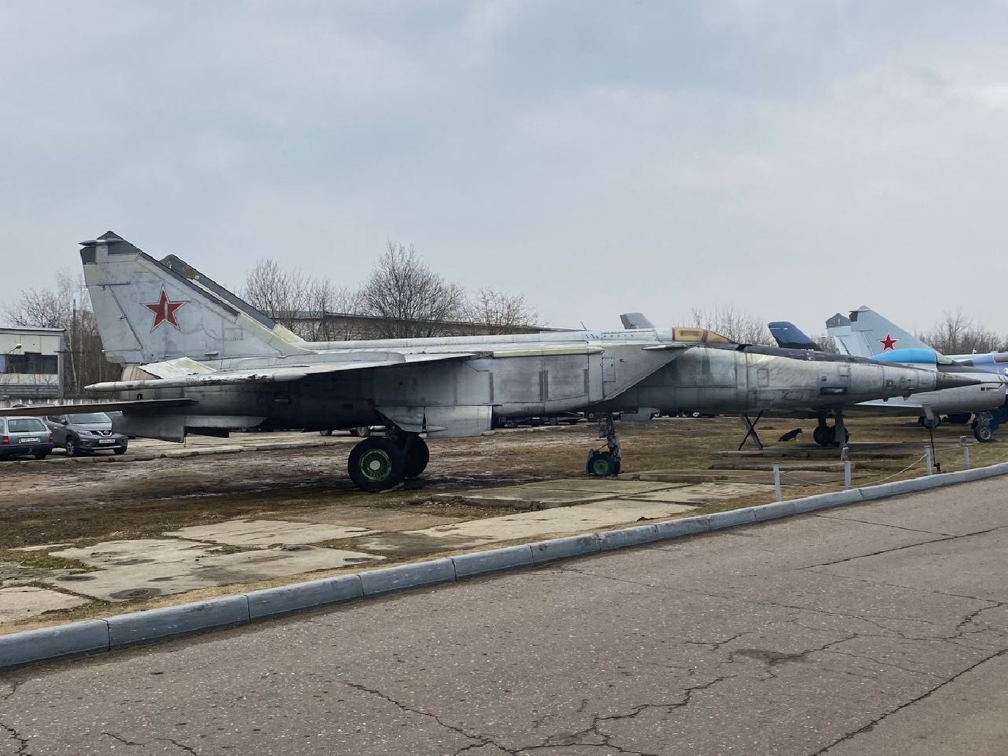 музей техники Вадима Задорожного, самолет, МИГ-25 БМ, военный самолет, новый экспонат в музее техники Задорожного,