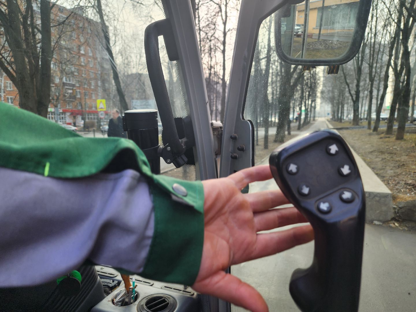 долгопрудный, мбу благоустройство, подметально-уборочная машина, влажная уборка улиц,