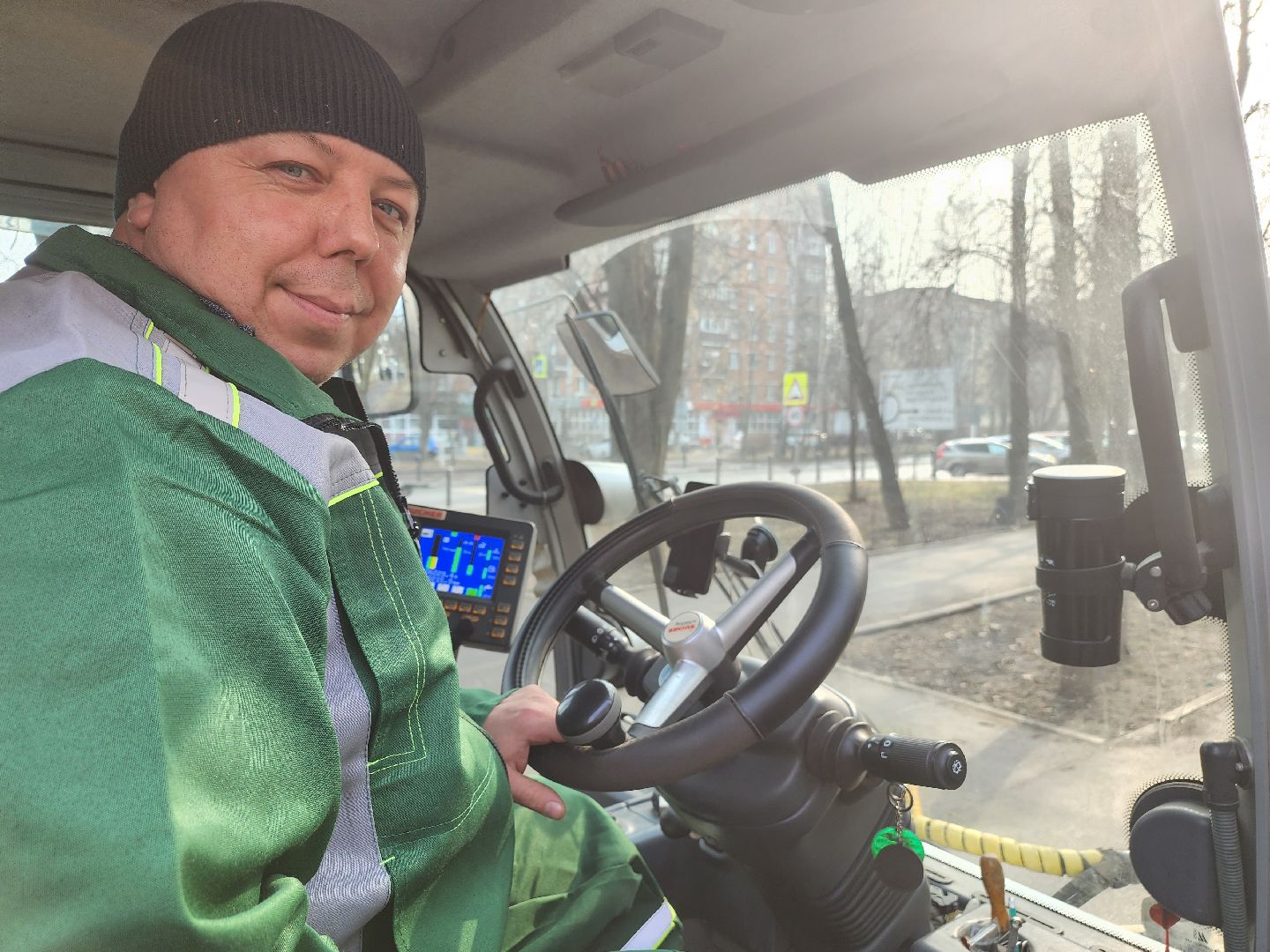 долгопрудный, мбу благоустройство, подметально-уборочная машина, влажная уборка улиц,