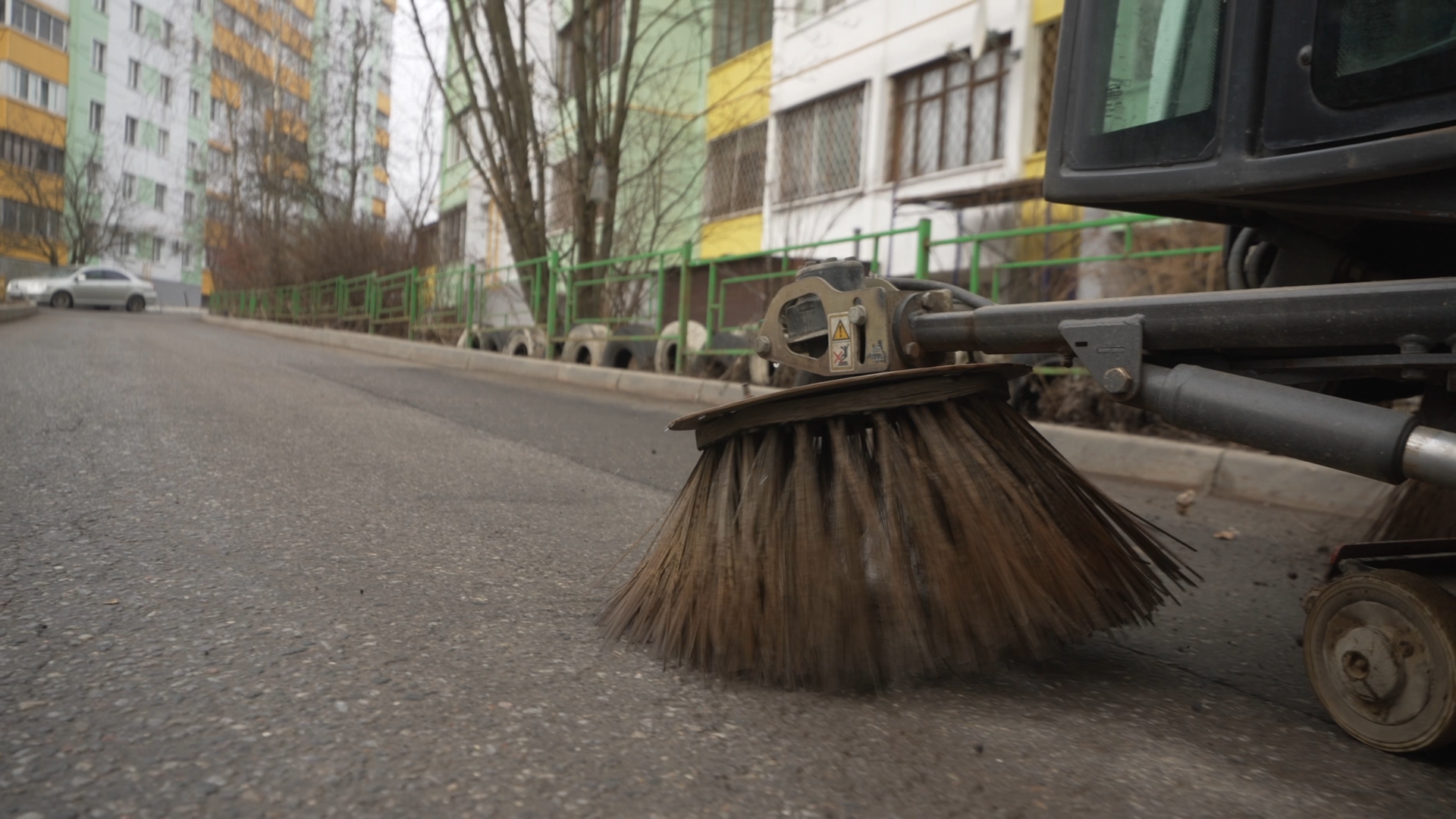 уборка дорог,Власиха уборка улиц, мкр заозерный власиха, Власиха Заозерная, весенняя уборка,