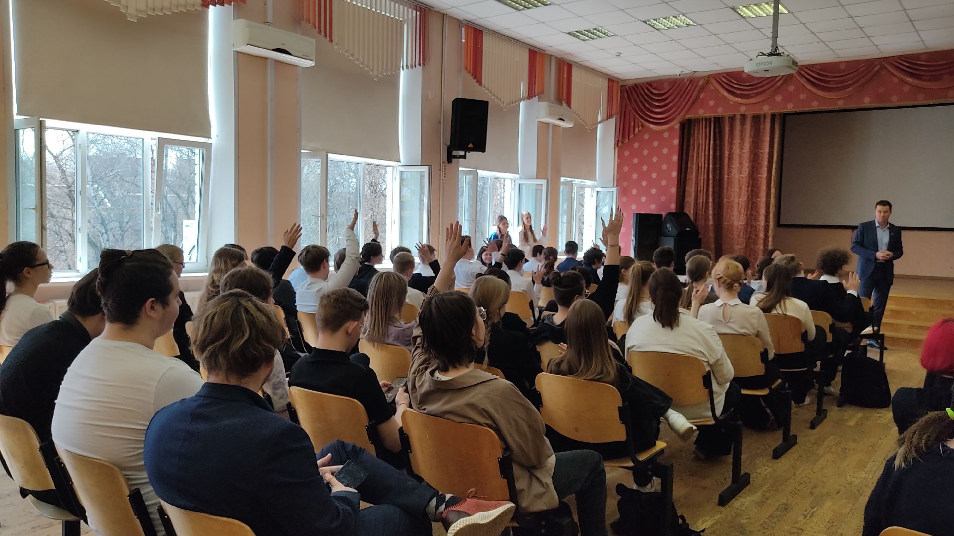 Лобня, школьники, депутат