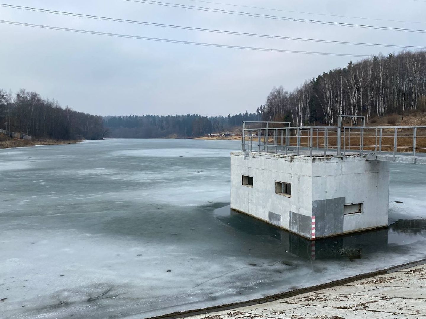 весенний паводок, плотины в Красногорске, плотина на реке Синичка, плотина на реке Банька, Гидроузлы, проверка гидроузлов,