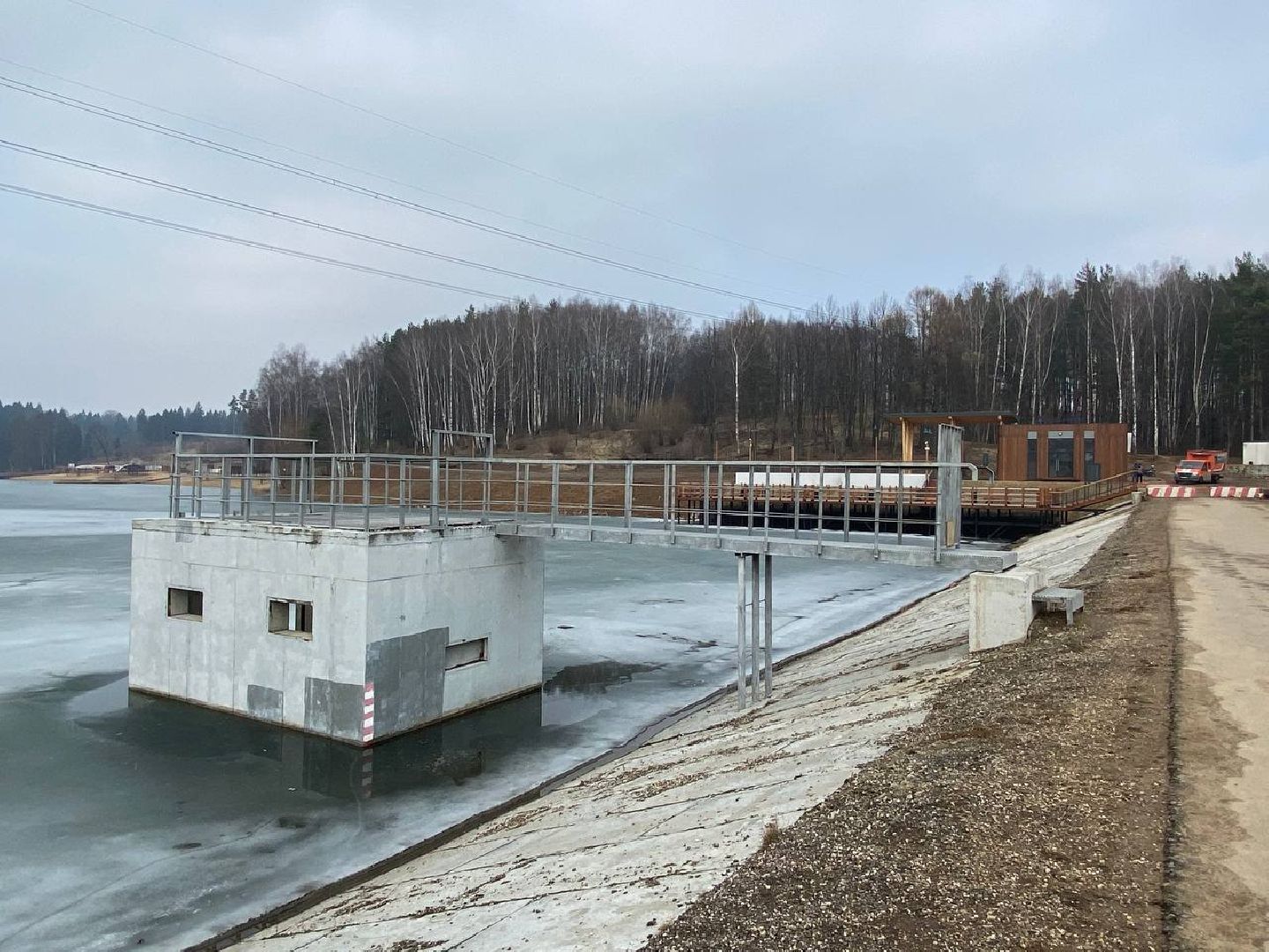 весенний паводок, плотины в Красногорске, плотина на реке Синичка, плотина на реке Банька, Гидроузлы, проверка гидроузлов,