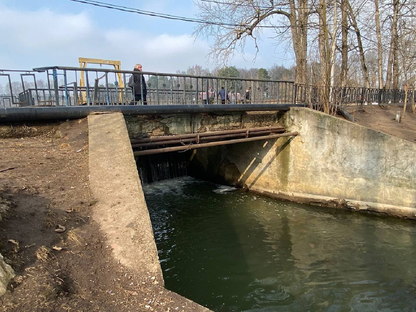 весенний паводок, плотины в Красногорске, плотина на реке Синичка, плотина на реке Банька, Гидроузлы, проверка гидроузлов,