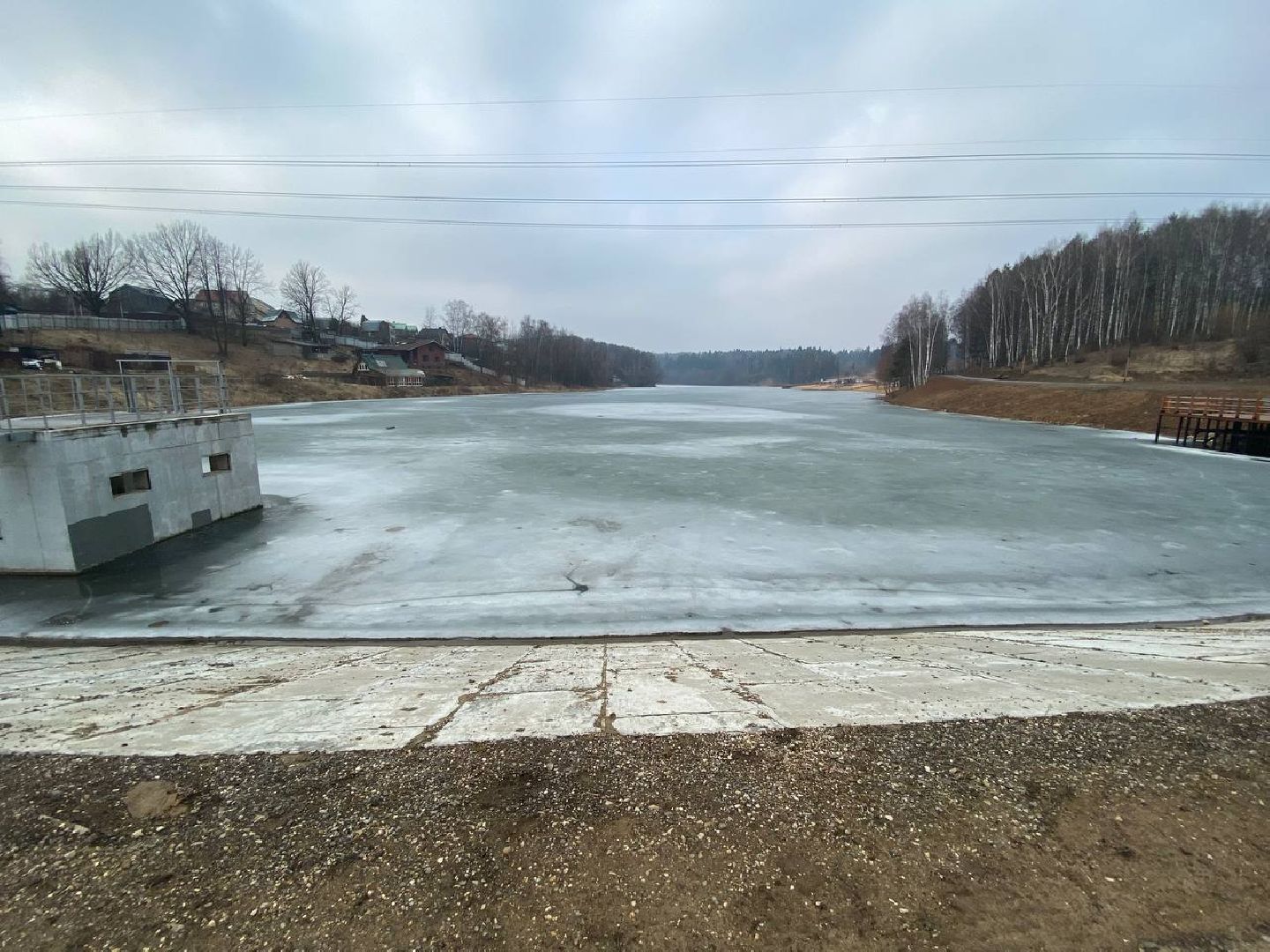 весенний паводок, плотины в Красногорске, плотина на реке Синичка, плотина на реке Банька, Гидроузлы, проверка гидроузлов,