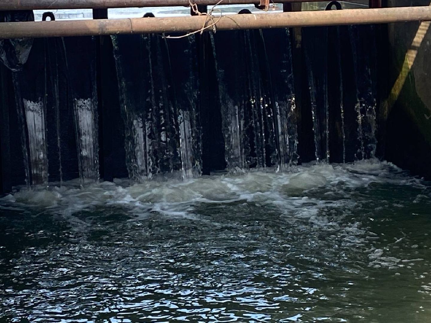 весенний паводок, плотины в Красногорске, плотина на реке Синичка, плотина на реке Банька, Гидроузлы, проверка гидроузлов,