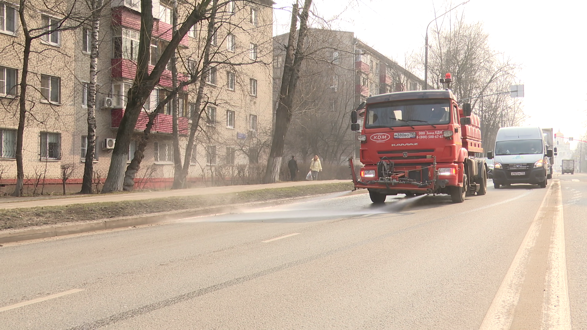 реутов, уборка города, полив дорог, полив деревьев,