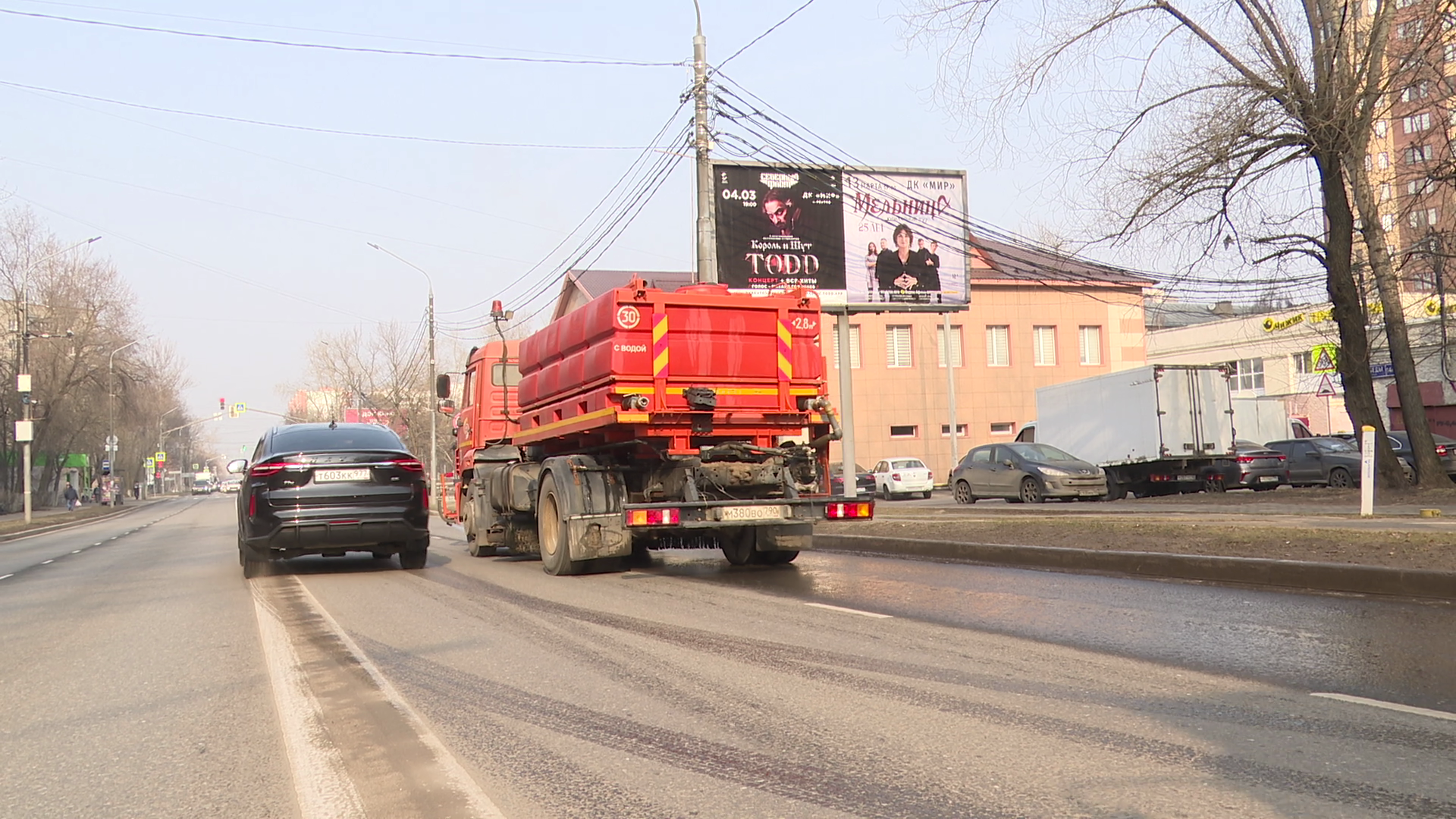 реутов, уборка города, полив дорог, полив деревьев,