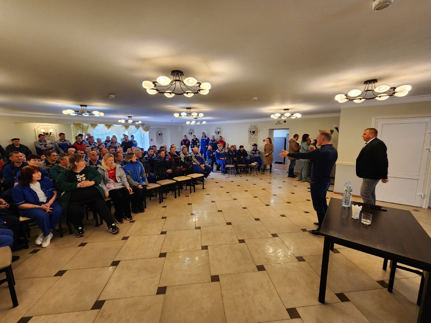 Чехов, деревня Люторецкое, завод Электрощит, депутат Госдумы РФ, Александр Коган, встреча с сотрудниками предприятия, отчет за 2024 год, результаты, достижения, Единая Россия,