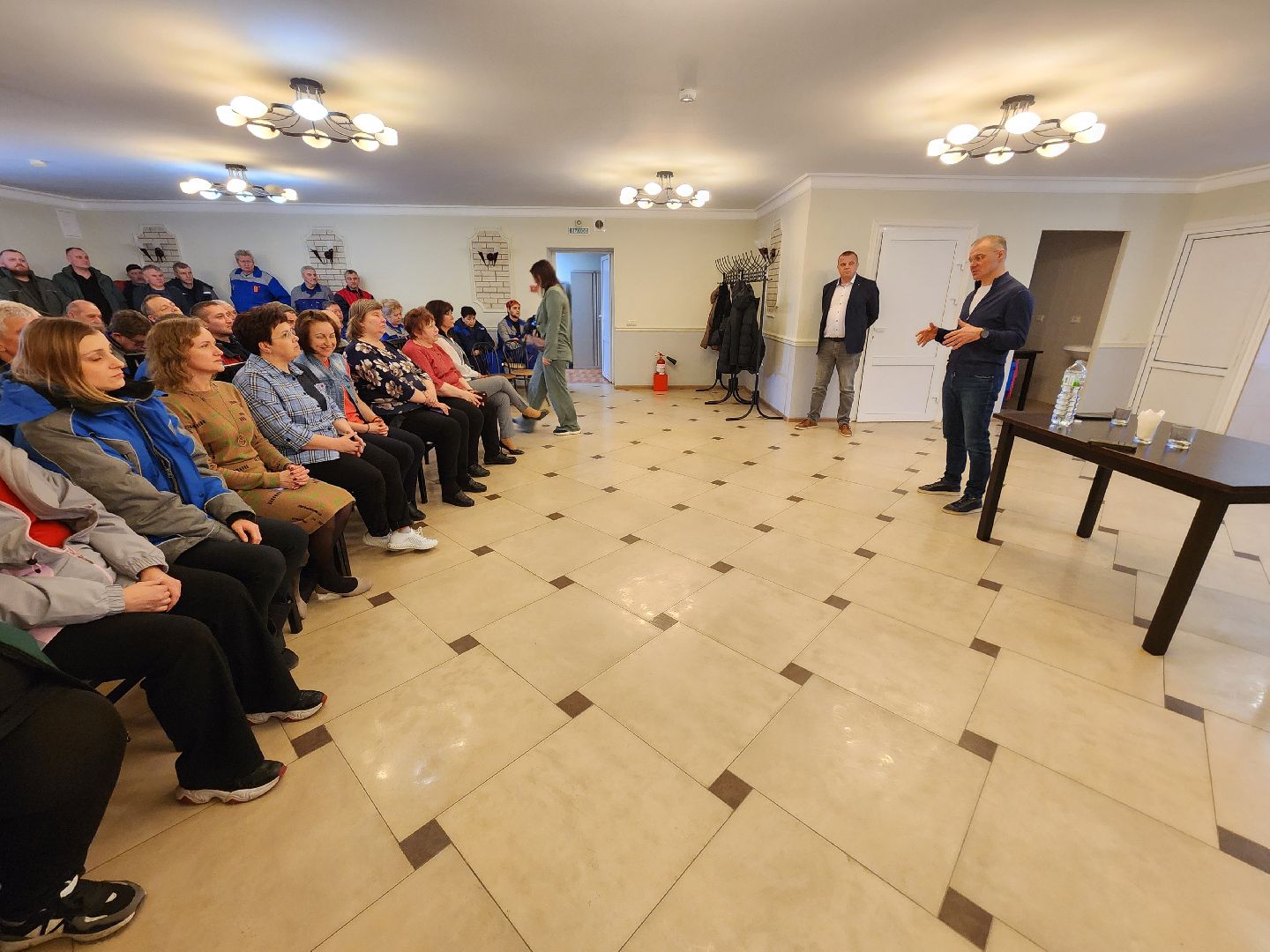 Чехов, деревня Люторецкое, завод Электрощит, депутат Госдумы РФ, Александр Коган, встреча с сотрудниками предприятия, отчет за 2024 год, результаты, достижения, Единая Россия,