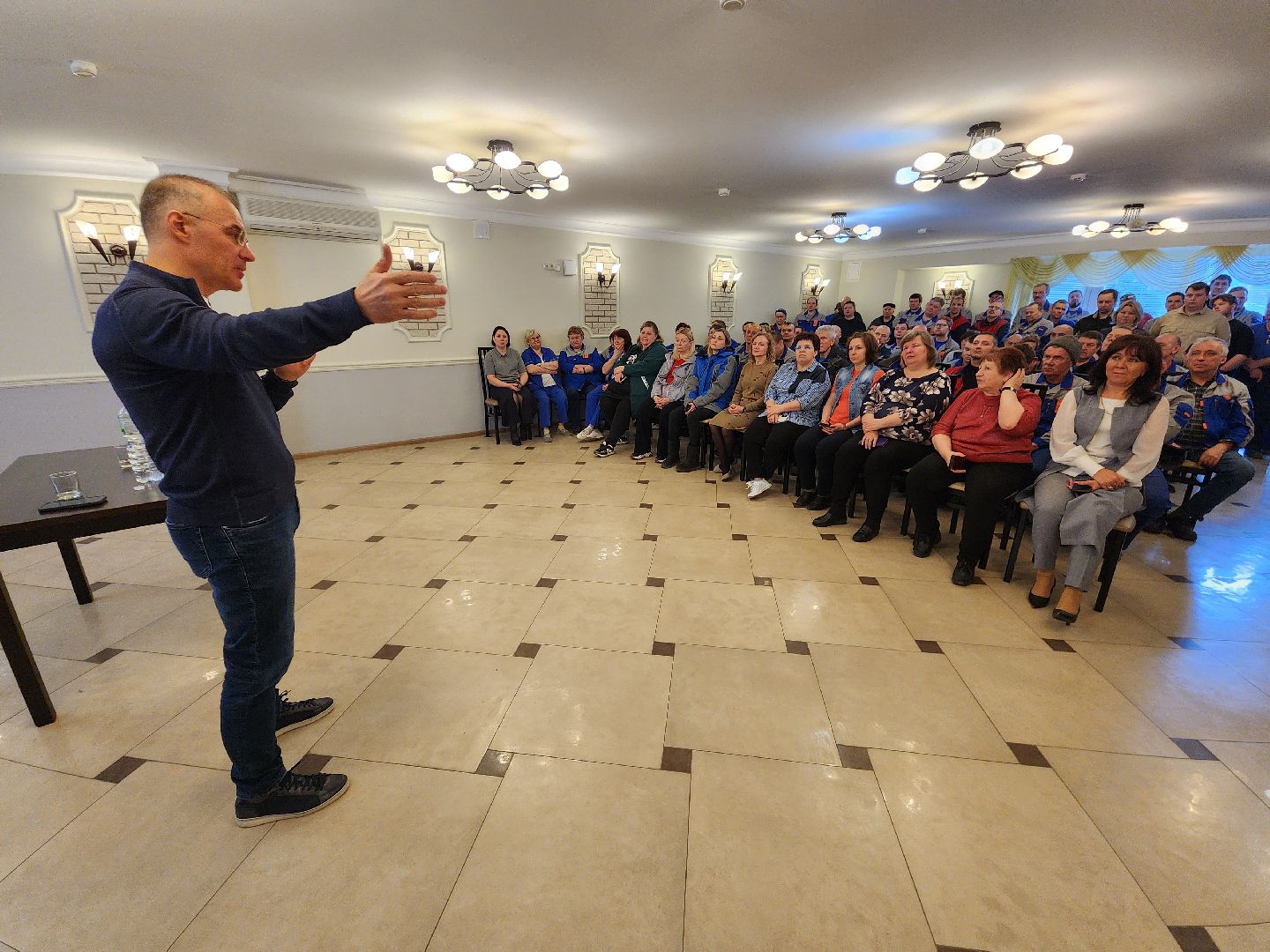 Чехов, деревня Люторецкое, завод Электрощит, депутат Госдумы РФ, Александр Коган, встреча с сотрудниками предприятия, отчет за 2024 год, результаты, достижения, Единая Россия,