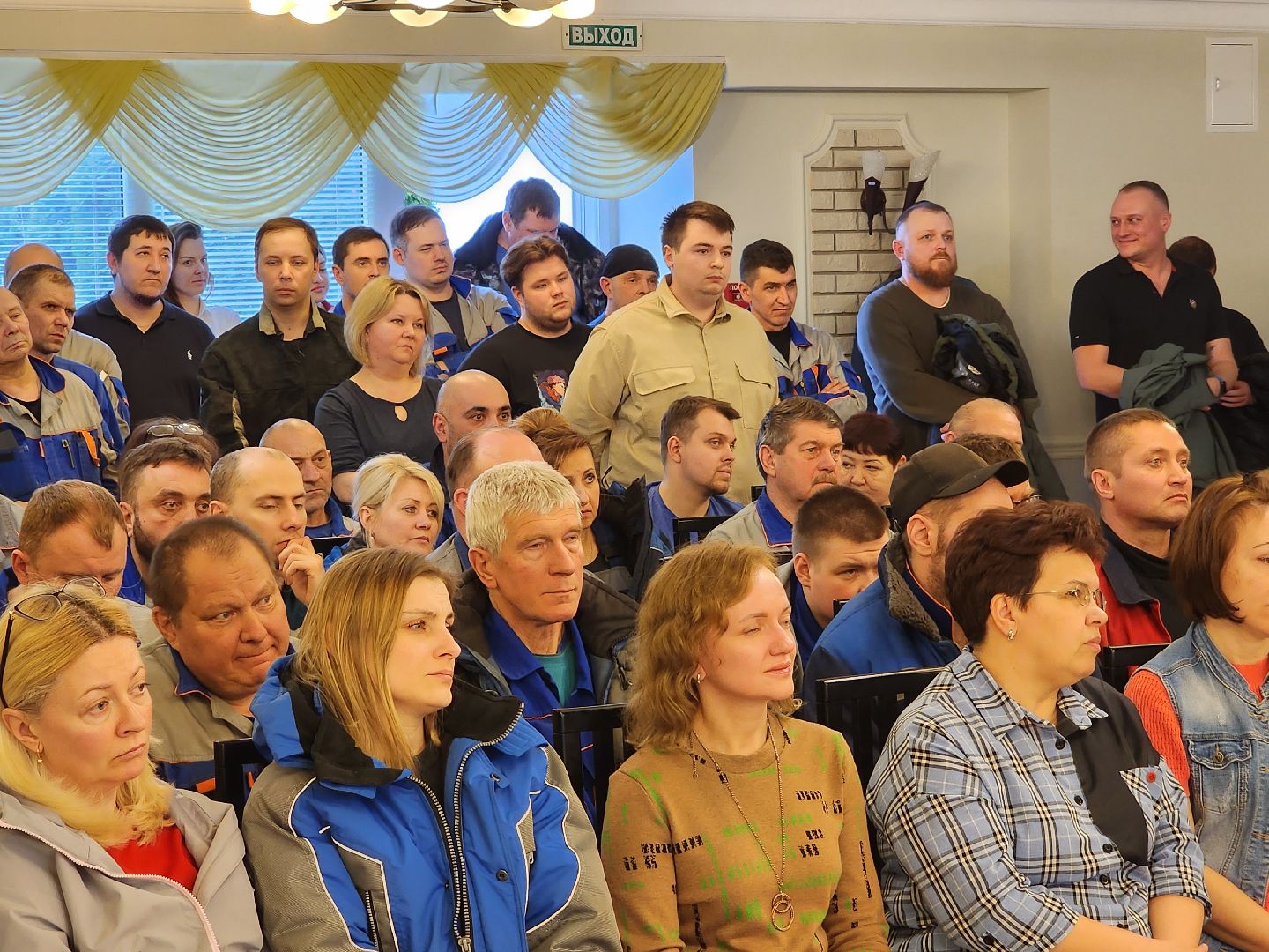 Чехов, деревня Люторецкое, завод Электрощит, депутат Госдумы РФ, Александр Коган, встреча с сотрудниками предприятия, отчет за 2024 год, результаты, достижения, Единая Россия,