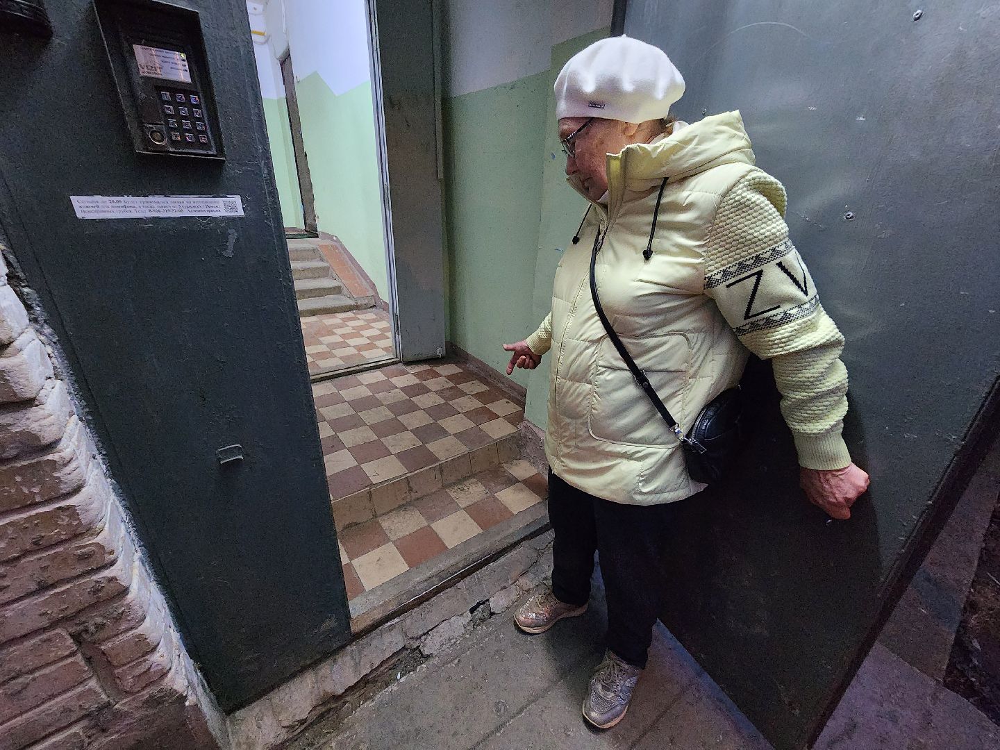 Чехов, село Новый Быт, выездная администрация, встреча с жителями, обращения граждан, улица Новая, содержание многоквартирных домов, уборка в подъездах, текущий ремонт,