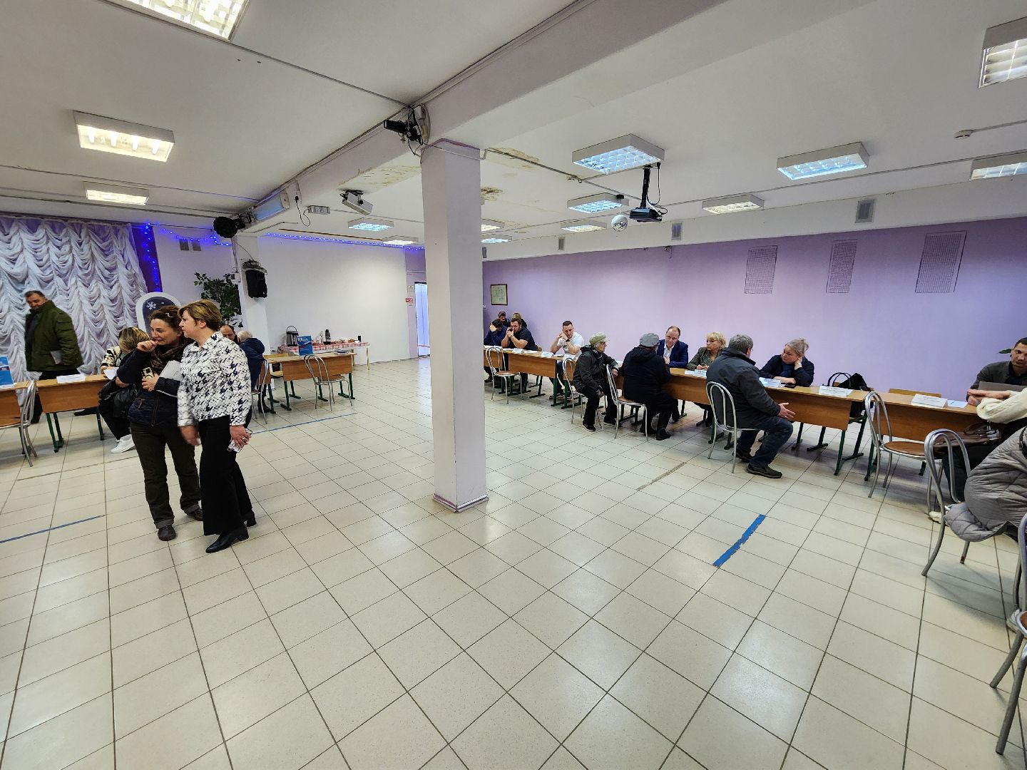 Чехов, село Новый Быт, выездная администрация, встреча с жителями, обращения граждан, улица Новая, содержание многоквартирных домов, уборка в подъездах, текущий ремонт,