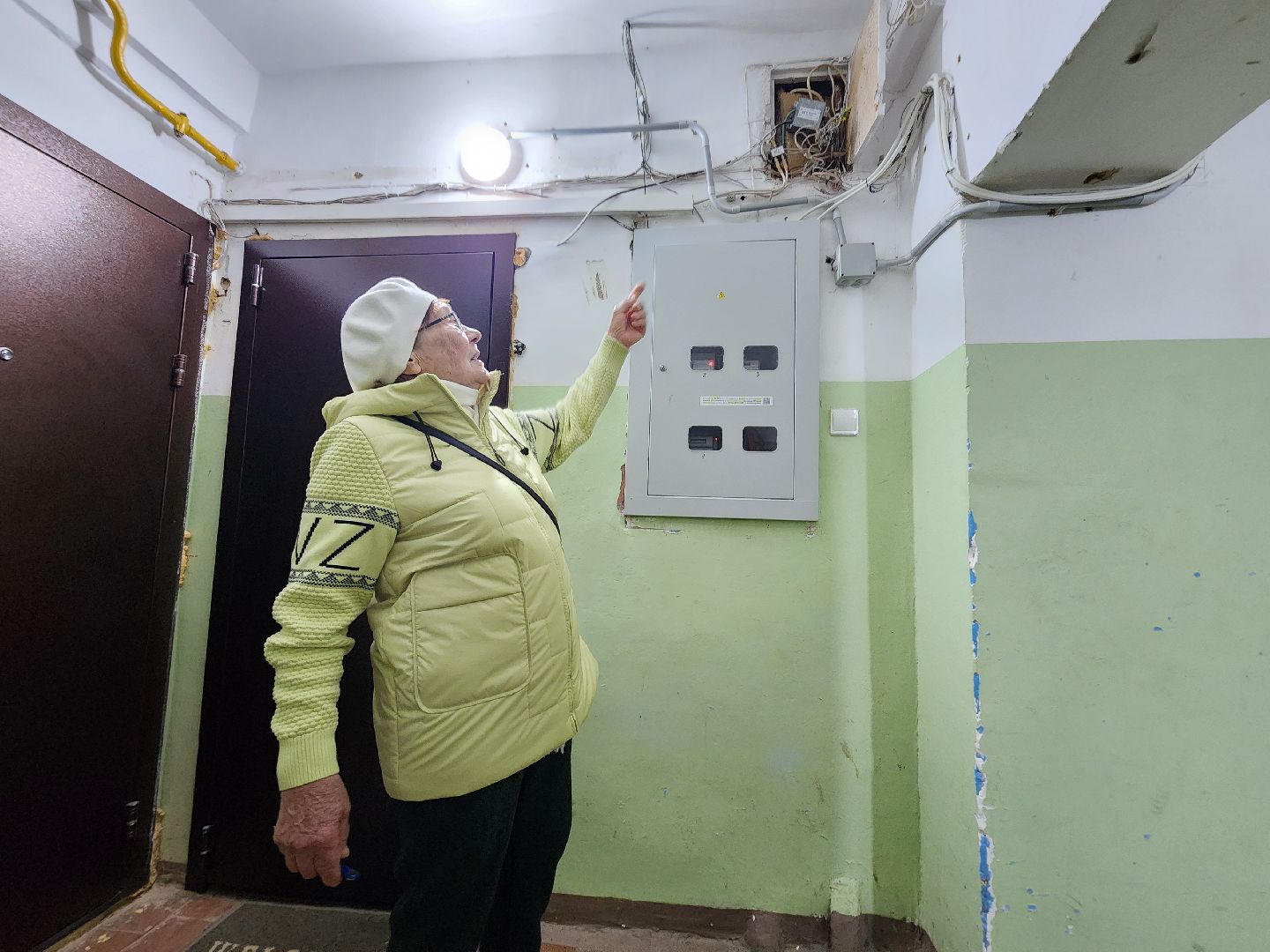 Чехов, село Новый Быт, выездная администрация, встреча с жителями, обращения граждан, улица Новая, содержание многоквартирных домов, уборка в подъездах, текущий ремонт,