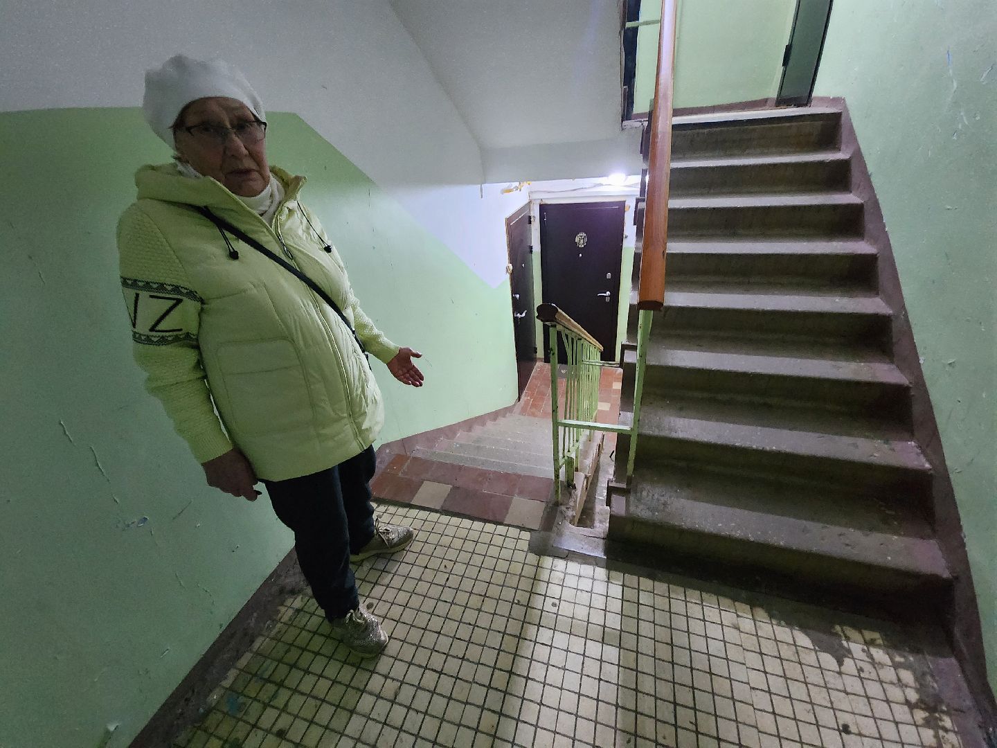 Чехов, село Новый Быт, выездная администрация, встреча с жителями, обращения граждан, улица Новая, содержание многоквартирных домов, уборка в подъездах, текущий ремонт,