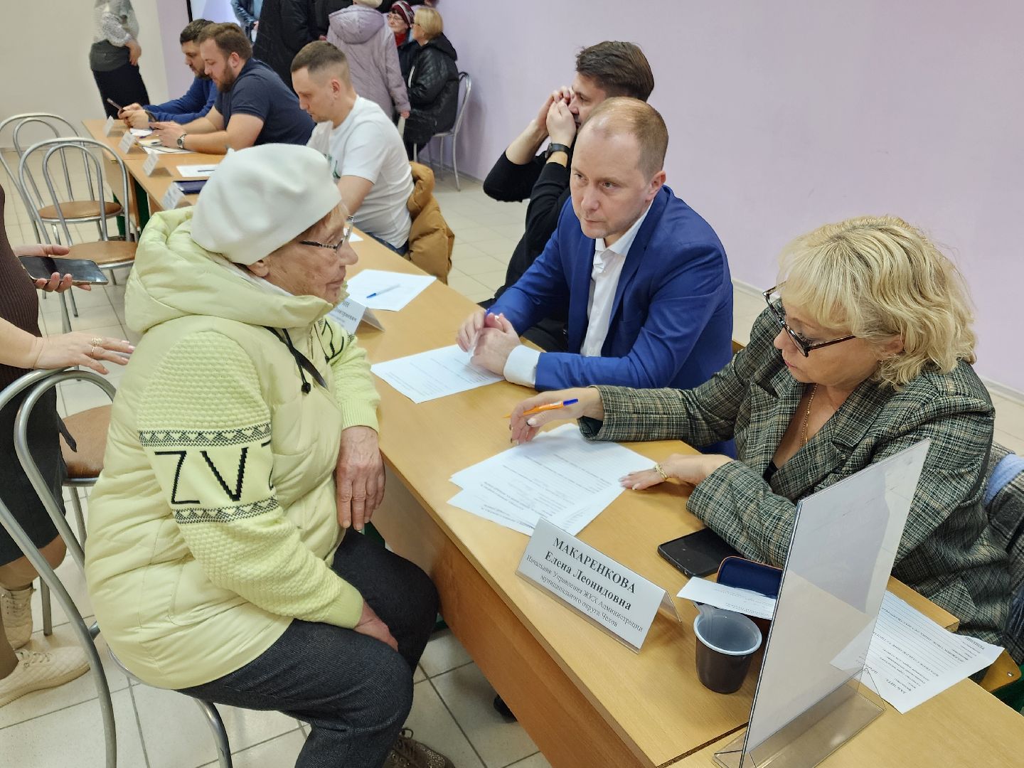 Чехов, село Новый Быт, выездная администрация, встреча с жителями, обращения граждан, улица Новая, содержание многоквартирных домов, уборка в подъездах, текущий ремонт,