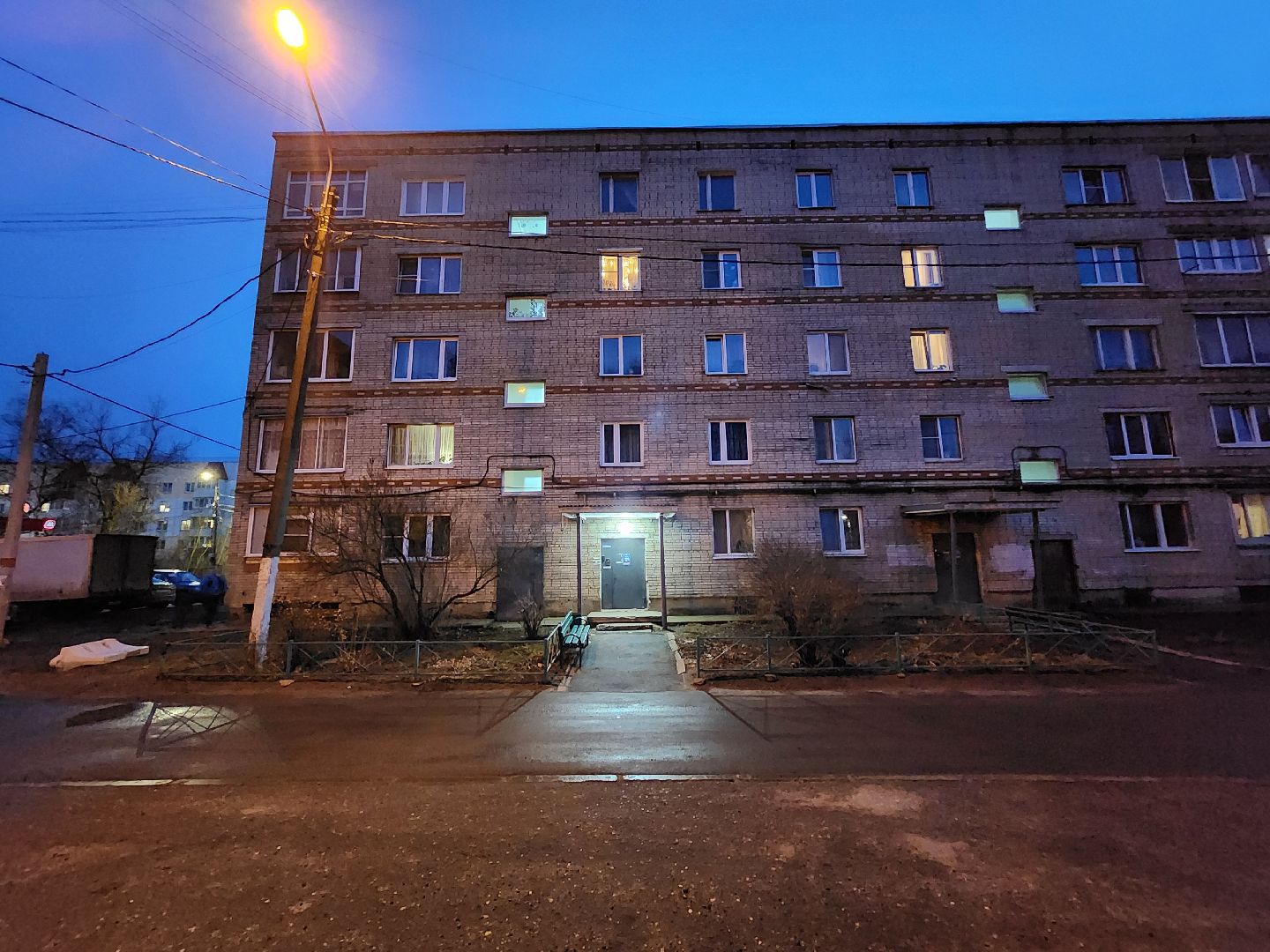 Чехов, село Новый Быт, выездная администрация, встреча с жителями, обращения граждан, улица Новая, содержание многоквартирных домов, уборка в подъездах, текущий ремонт,