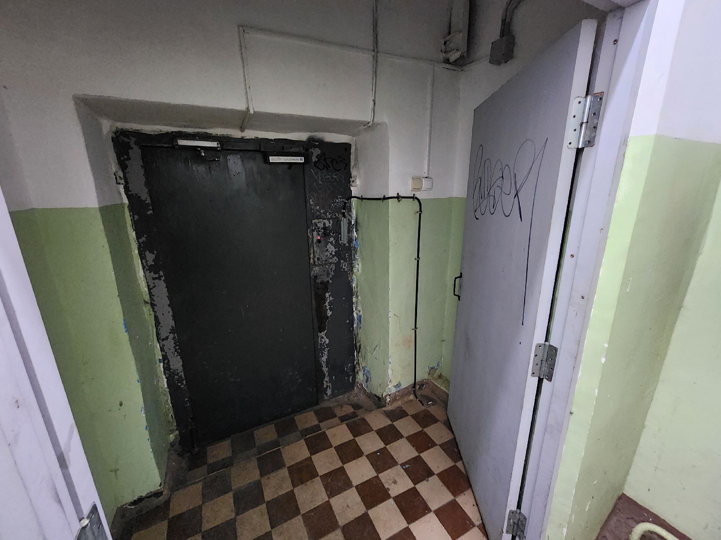 Чехов, село Новый Быт, выездная администрация, встреча с жителями, обращения граждан, улица Новая, содержание многоквартирных домов, уборка в подъездах, текущий ремонт,