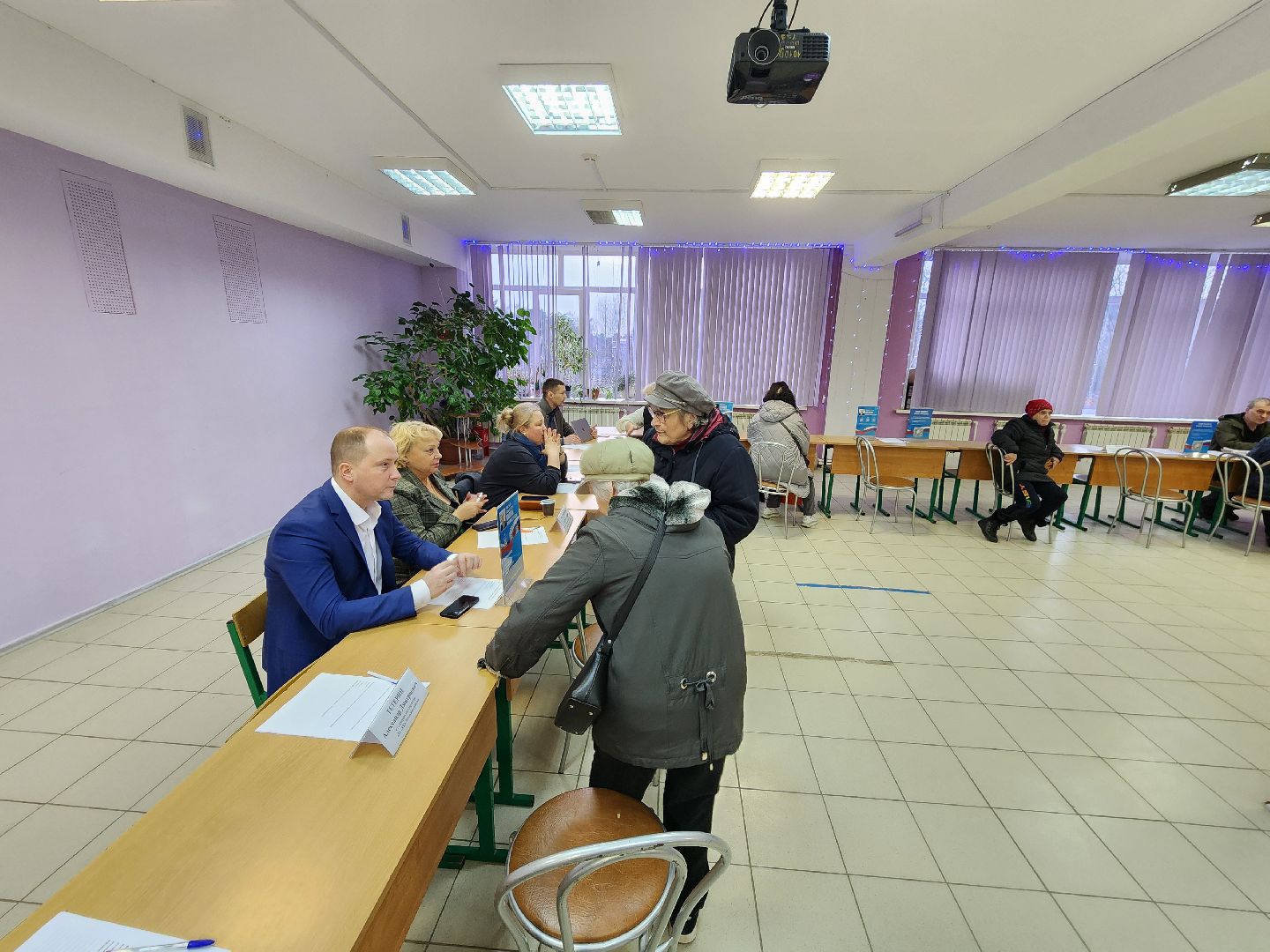 Чехов, село Новый Быт, выездная администрация, встреча с жителями, обращения граждан, улица Новая, содержание многоквартирных домов, уборка в подъездах, текущий ремонт,