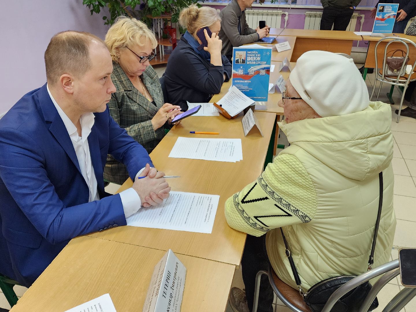 Чехов, село Новый Быт, выездная администрация, встреча с жителями, обращения граждан, улица Новая, содержание многоквартирных домов, уборка в подъездах, текущий ремонт,