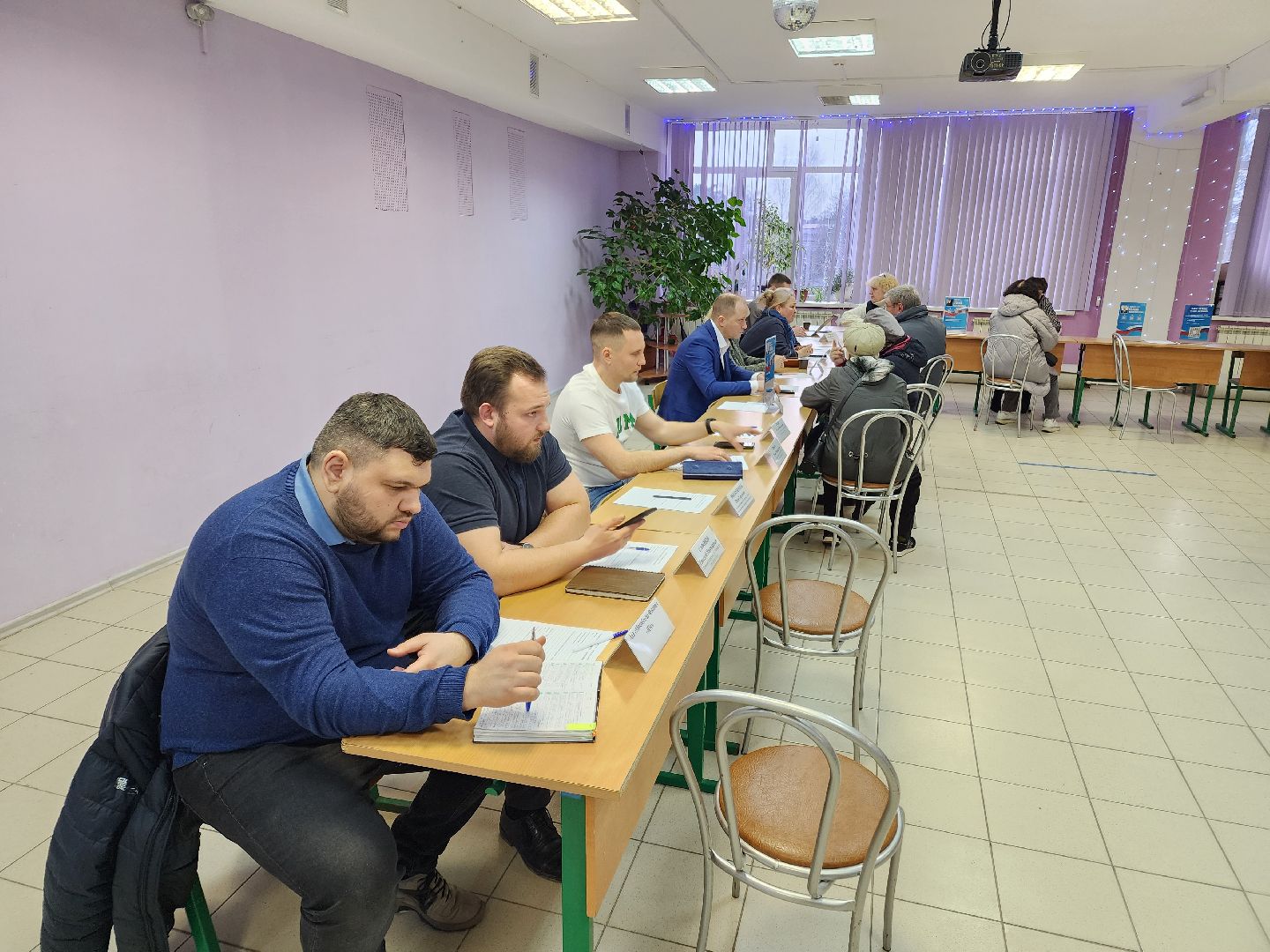 Чехов, село Новый Быт, выездная администрация, встреча с жителями, обращения граждан, улица Новая, содержание многоквартирных домов, уборка в подъездах, текущий ремонт,