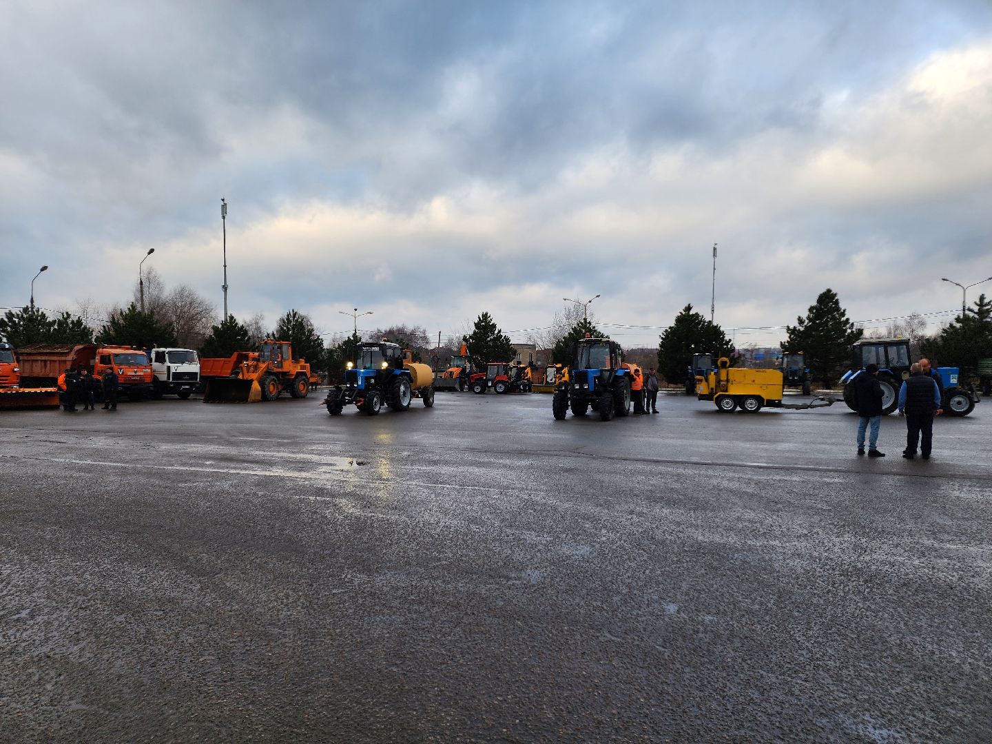 Чехов, уборочная техника, инвентарь, средства малой механизации, дворники, смотр, проверка, подготовка к весенне-летнему сезону, мбу чеховское благоустройство, глава округа михаил собакин,