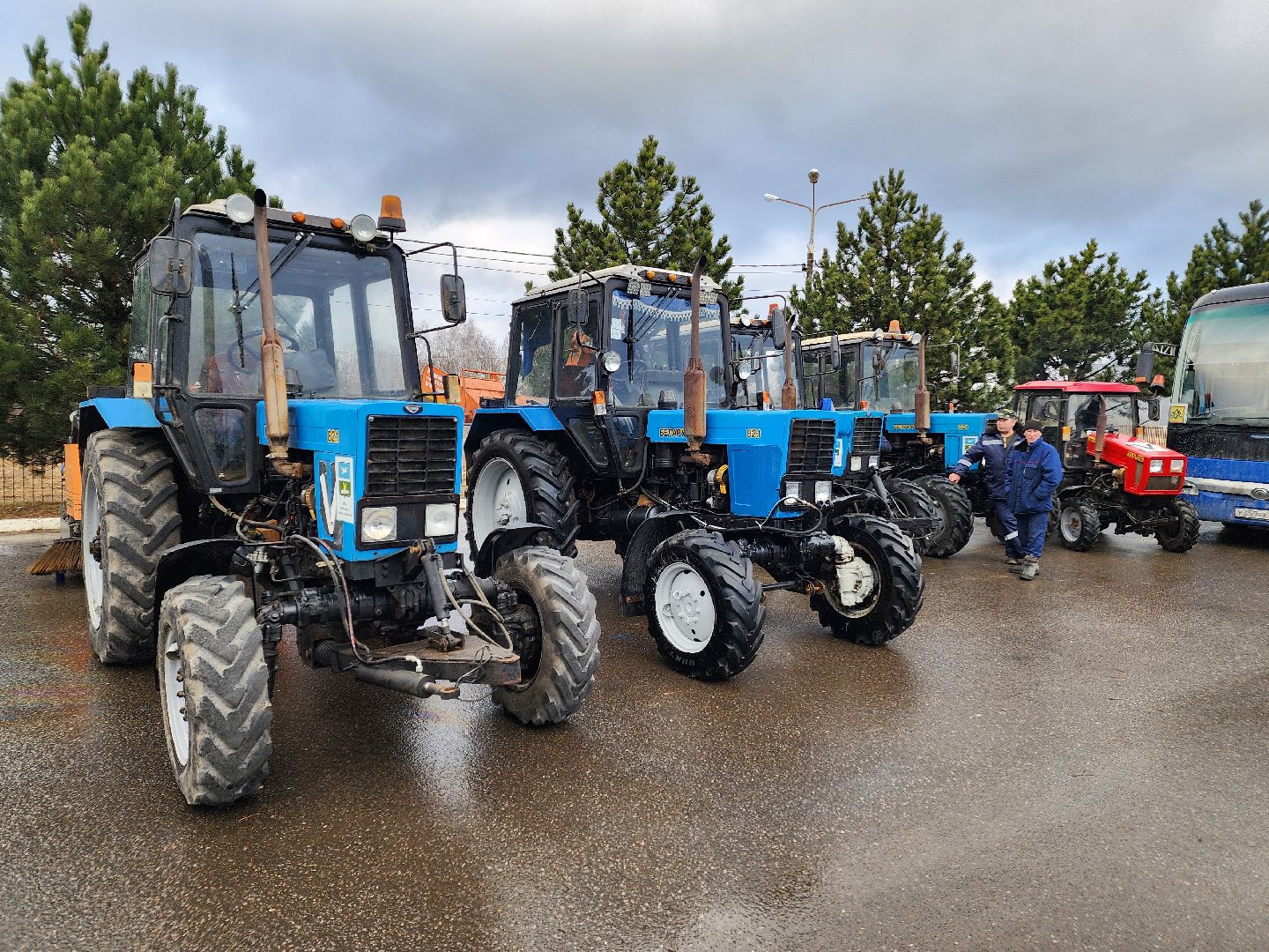 Чехов, уборочная техника, инвентарь, средства малой механизации, дворники, смотр, проверка, подготовка к весенне-летнему сезону, мбу чеховское благоустройство, глава округа михаил собакин,