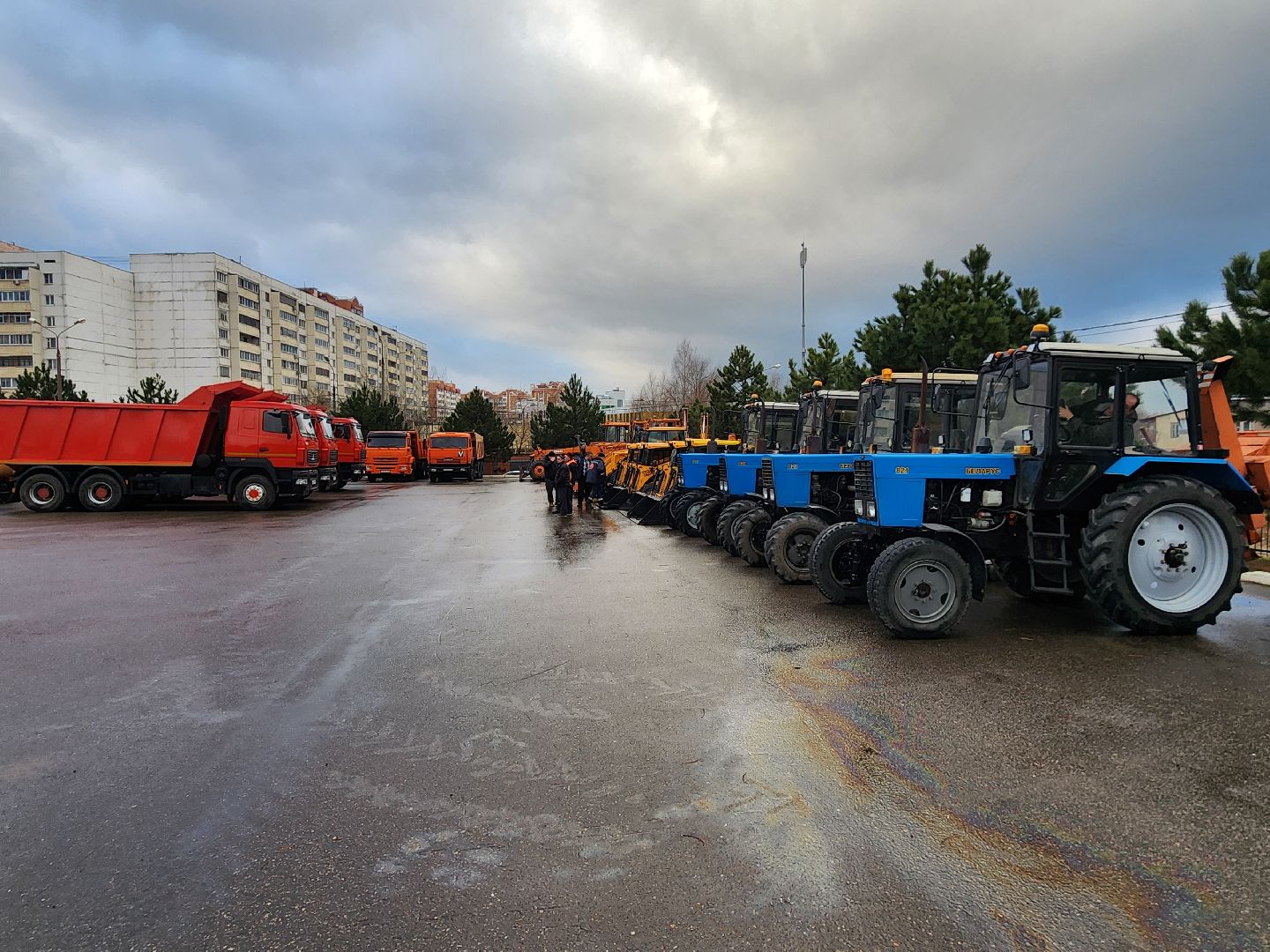 Чехов, уборочная техника, инвентарь, средства малой механизации, дворники, смотр, проверка, подготовка к весенне-летнему сезону, мбу чеховское благоустройство, глава округа михаил собакин,