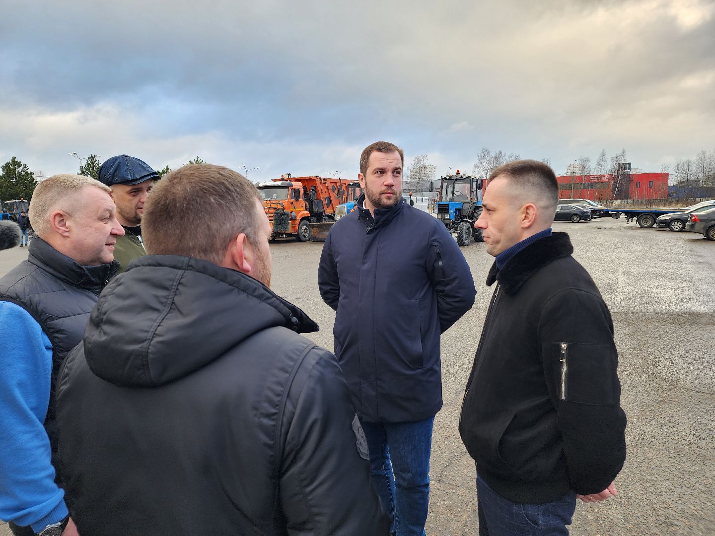 Чехов, уборочная техника, инвентарь, средства малой механизации, дворники, смотр, проверка, подготовка к весенне-летнему сезону, мбу чеховское благоустройство, глава округа михаил собакин,