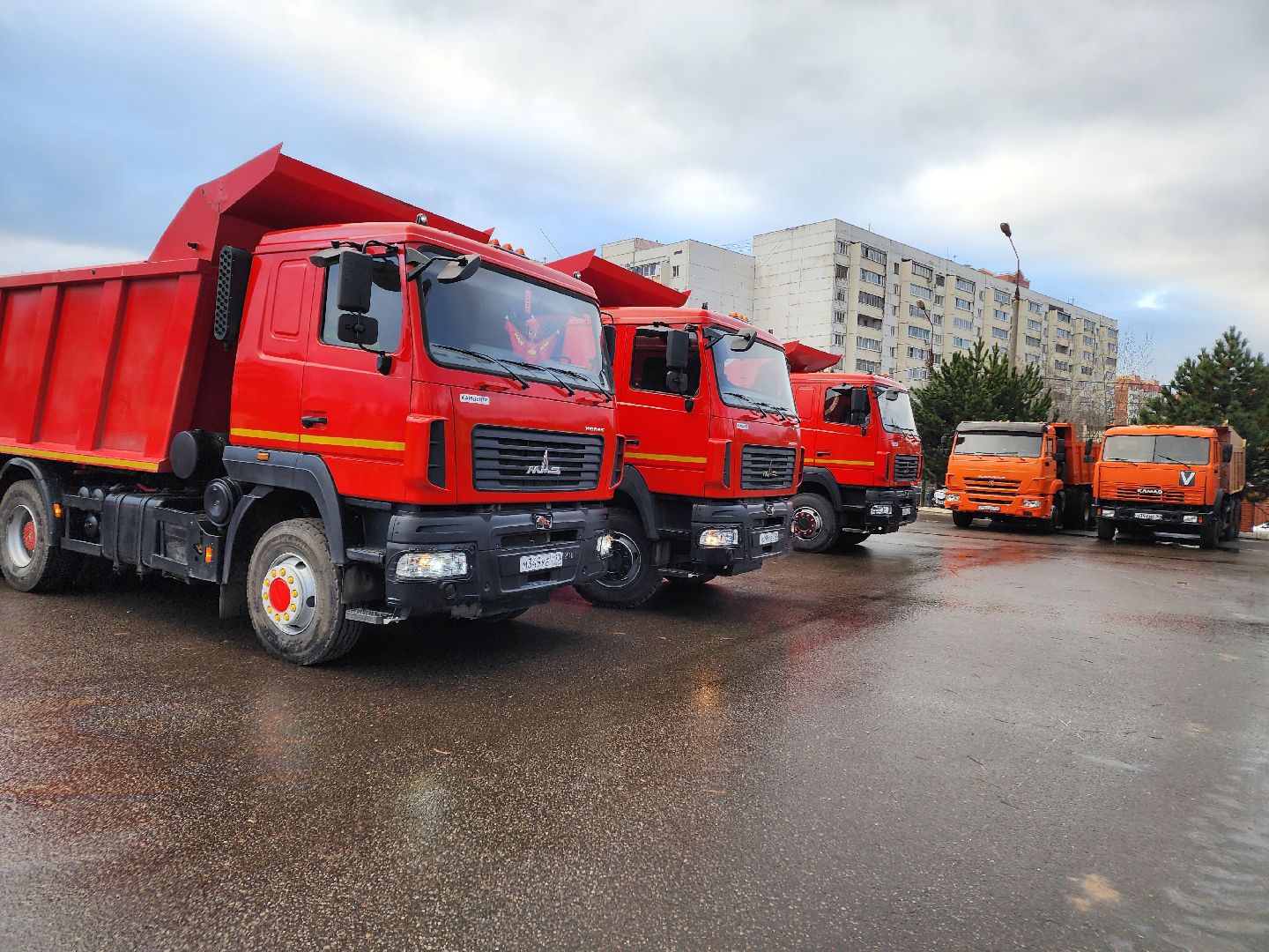 Чехов, уборочная техника, инвентарь, средства малой механизации, дворники, смотр, проверка, подготовка к весенне-летнему сезону, мбу чеховское благоустройство, глава округа михаил собакин,