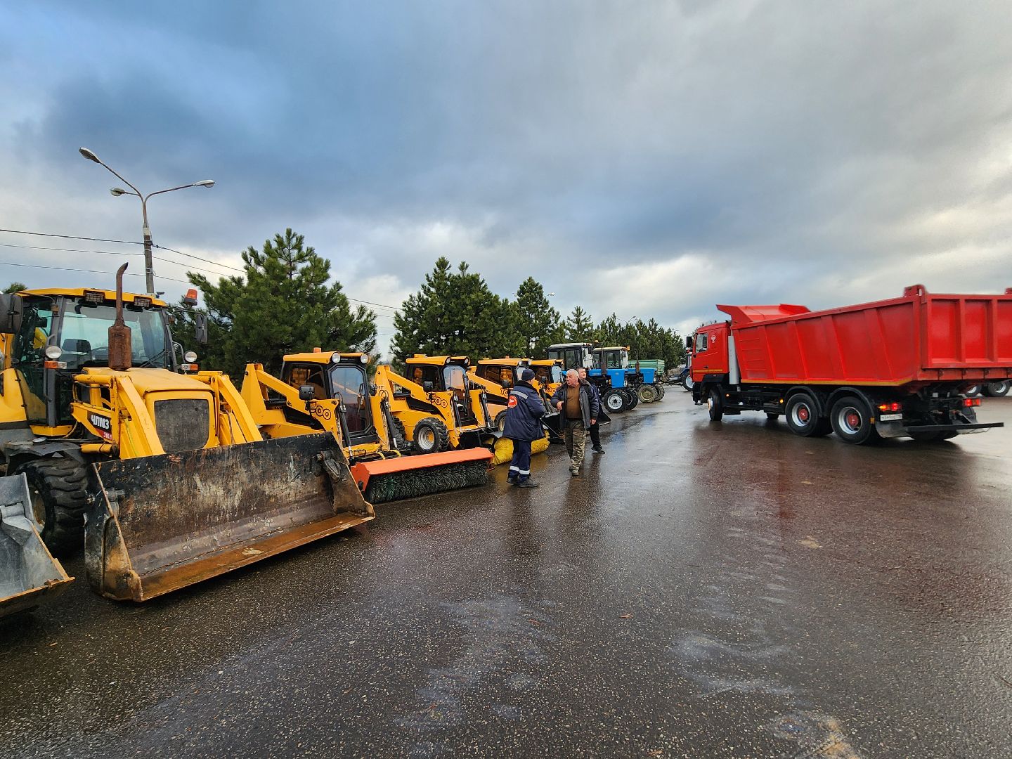 Чехов, уборочная техника, инвентарь, средства малой механизации, дворники, смотр, проверка, подготовка к весенне-летнему сезону, мбу чеховское благоустройство, глава округа михаил собакин,