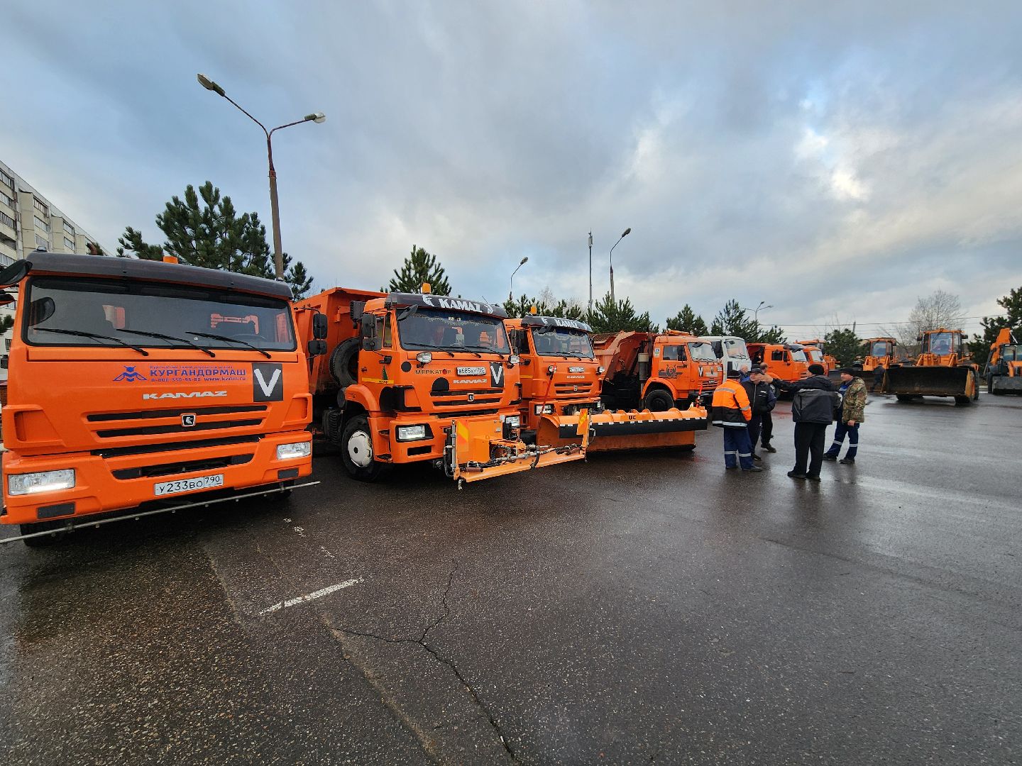 Чехов, уборочная техника, инвентарь, средства малой механизации, дворники, смотр, проверка, подготовка к весенне-летнему сезону, мбу чеховское благоустройство, глава округа михаил собакин,
