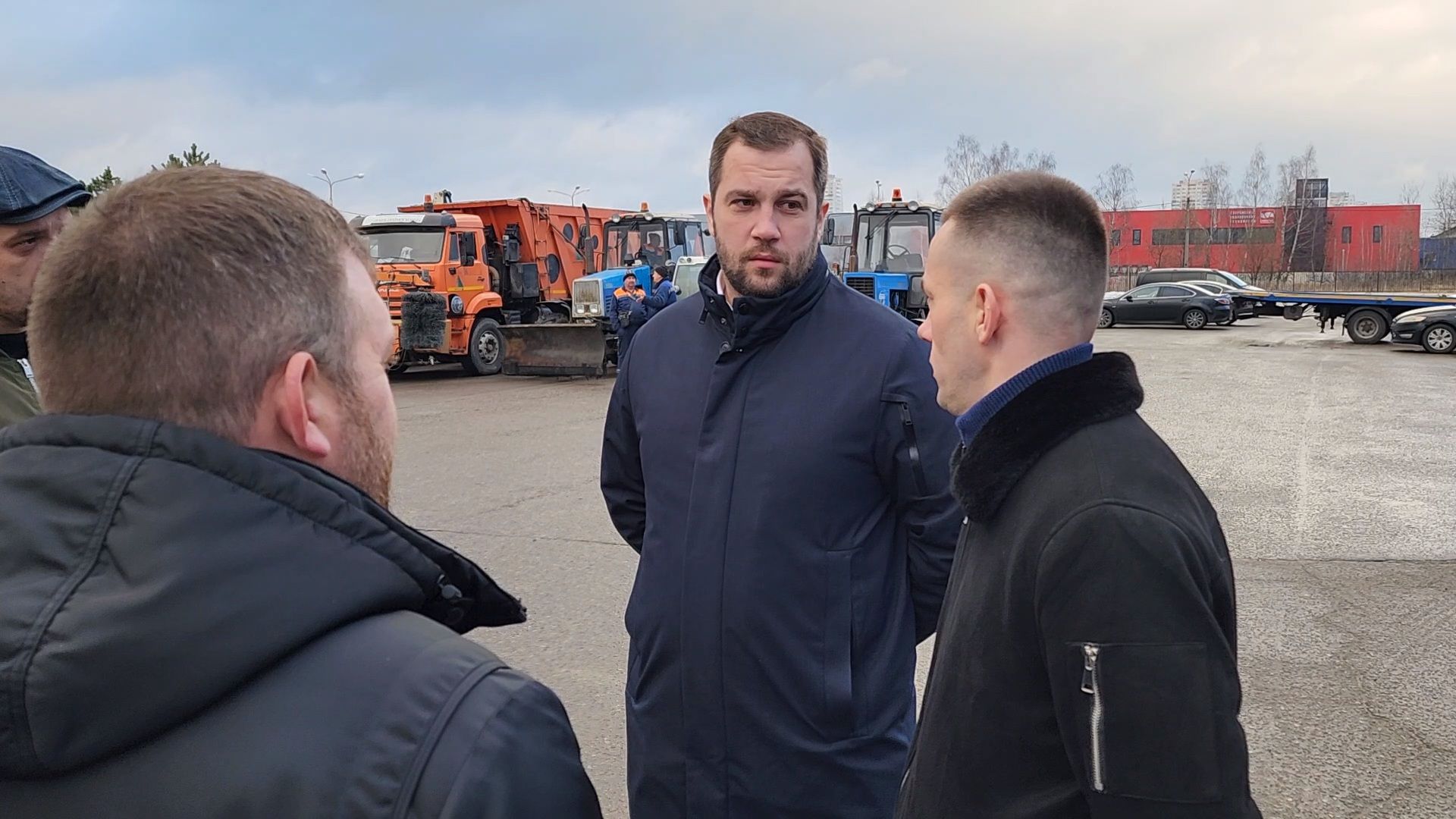 Чехов, уборочная техника, инвентарь, средства малой механизации, дворники, смотр, проверка, подготовка к весенне-летнему сезону, мбу чеховское благоустройство, глава округа михаил собакин,