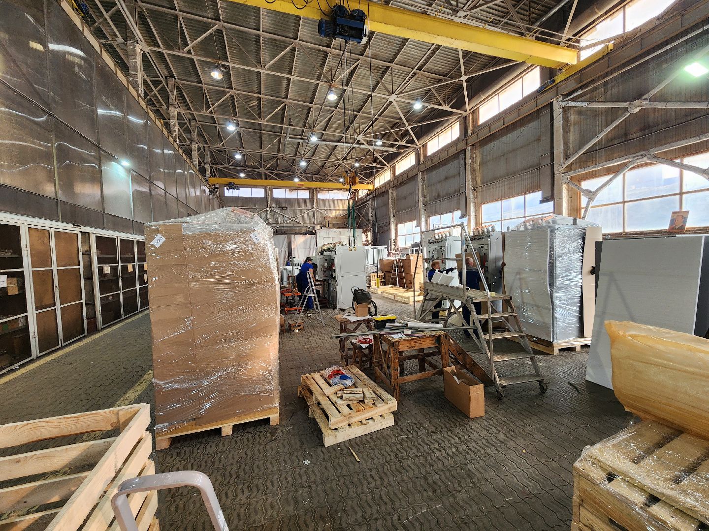 Чехов, деревня Люторецкое, завод Электрощит, производство, электротехническое оборудование, вводные распределительные устройства, новая партия, проверка, наладка, отгрузка и отправка,