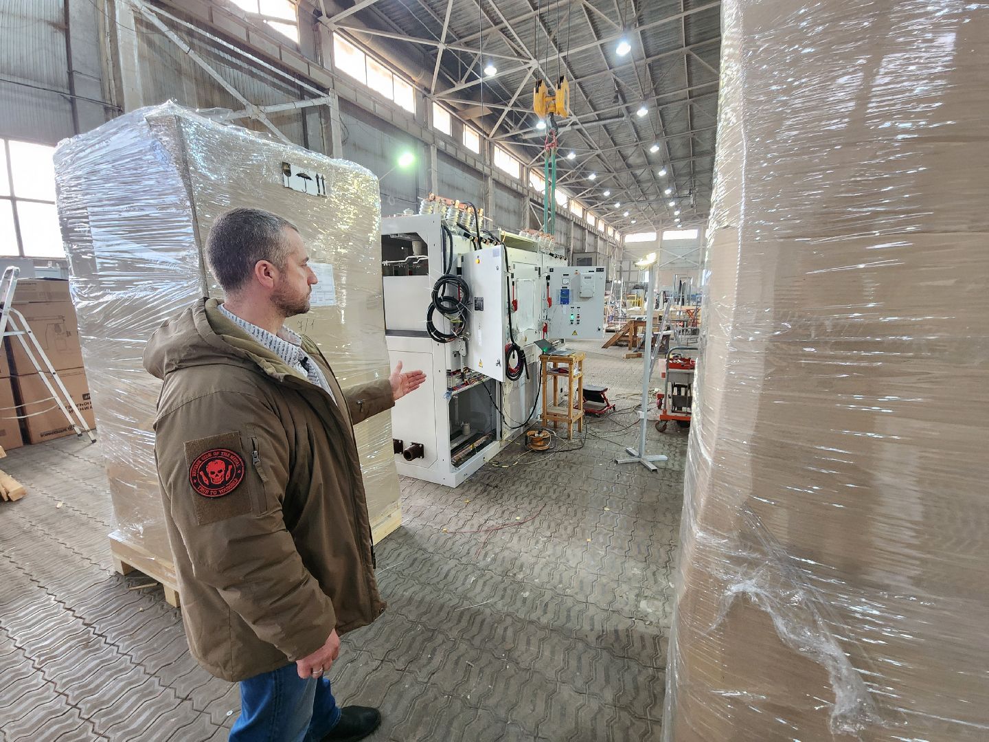 Чехов, деревня Люторецкое, завод Электрощит, производство, электротехническое оборудование, вводные распределительные устройства, новая партия, проверка, наладка, отгрузка и отправка,