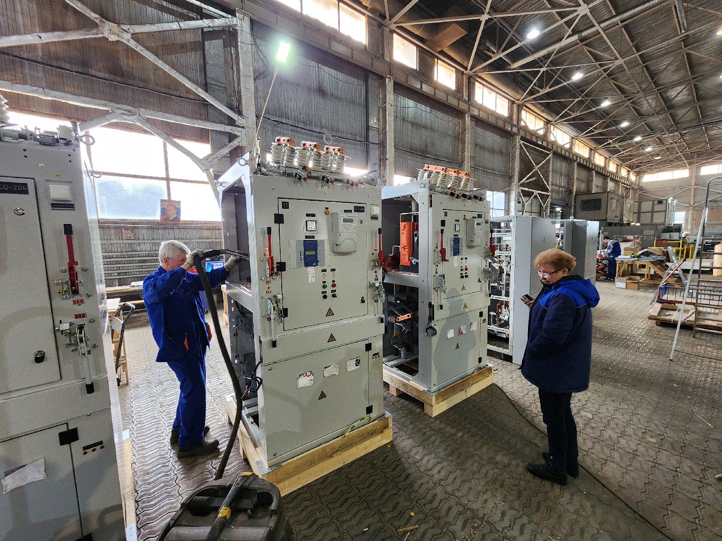 Чехов, деревня Люторецкое, завод Электрощит, производство, электротехническое оборудование, вводные распределительные устройства, новая партия, проверка, наладка, отгрузка и отправка,