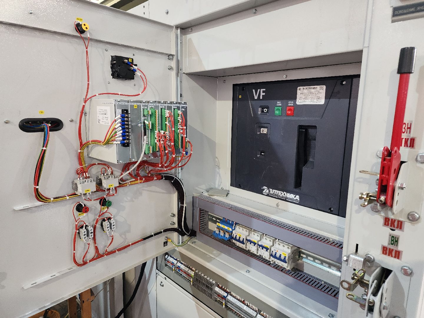 Чехов, деревня Люторецкое, завод Электрощит, производство, электротехническое оборудование, вводные распределительные устройства, новая партия, проверка, наладка, отгрузка и отправка,