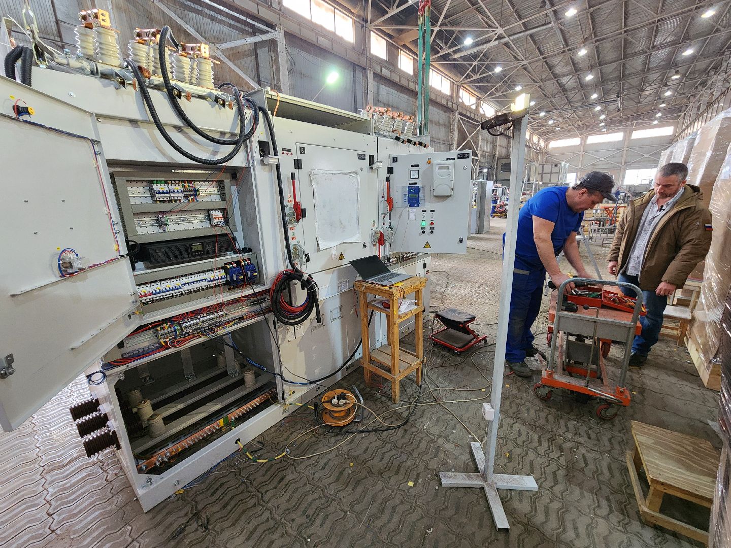 Чехов, деревня Люторецкое, завод Электрощит, производство, электротехническое оборудование, вводные распределительные устройства, новая партия, проверка, наладка, отгрузка и отправка,