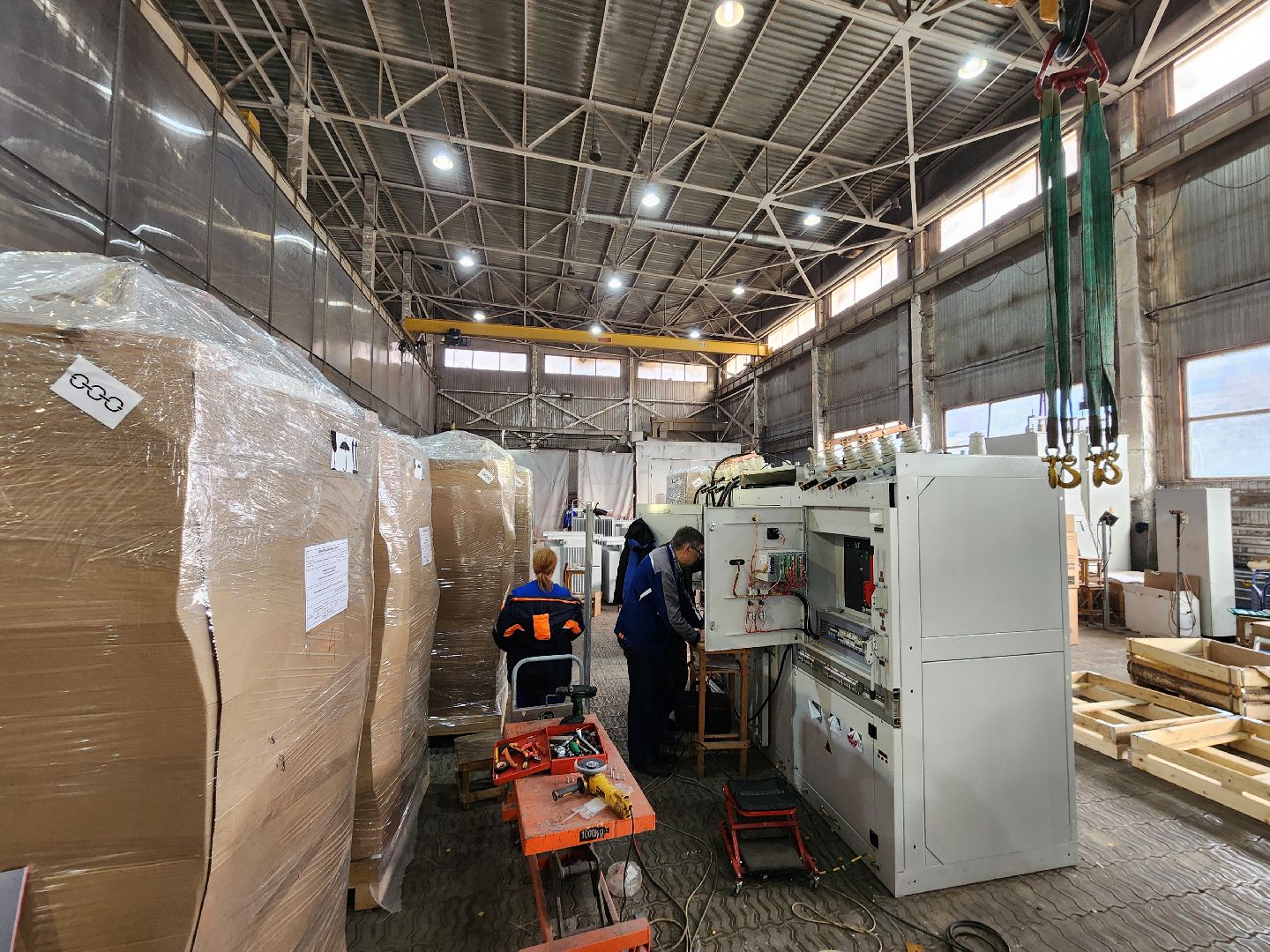 Чехов, деревня Люторецкое, завод Электрощит, производство, электротехническое оборудование, вводные распределительные устройства, новая партия, проверка, наладка, отгрузка и отправка,