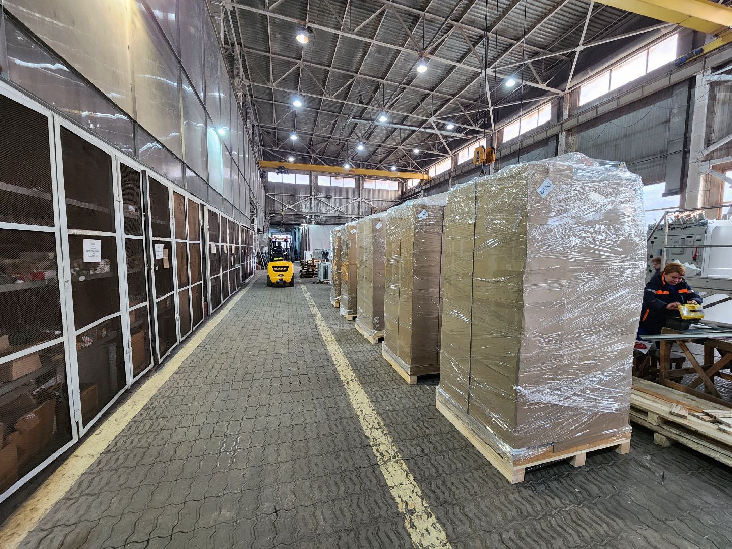 Чехов, деревня Люторецкое, завод Электрощит, производство, электротехническое оборудование, вводные распределительные устройства, новая партия, проверка, наладка, отгрузка и отправка,