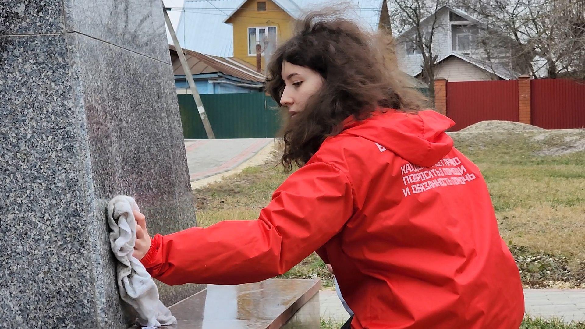 Бронницы, мемориальный парк пушкина, Волонтеры Подмосковья, Моют памятники,