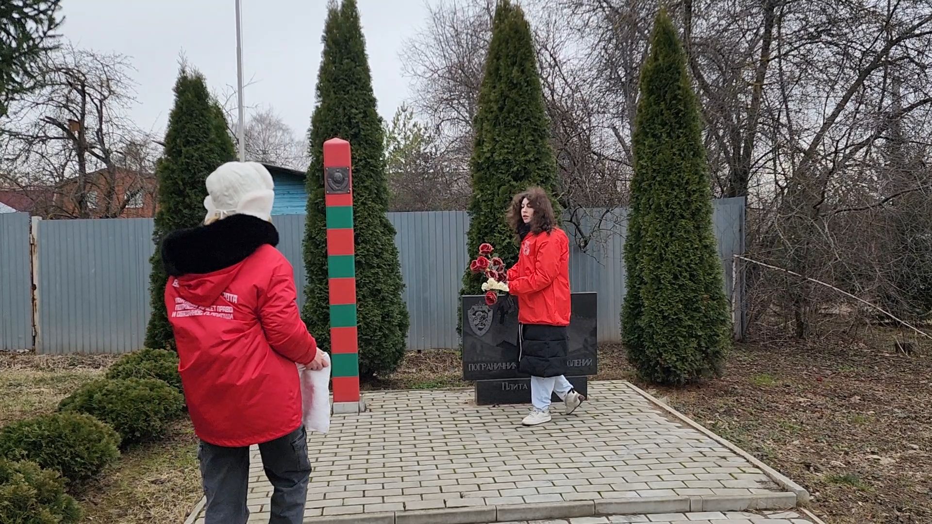Бронницы, мемориальный парк пушкина, Волонтеры Подмосковья, Моют памятники,